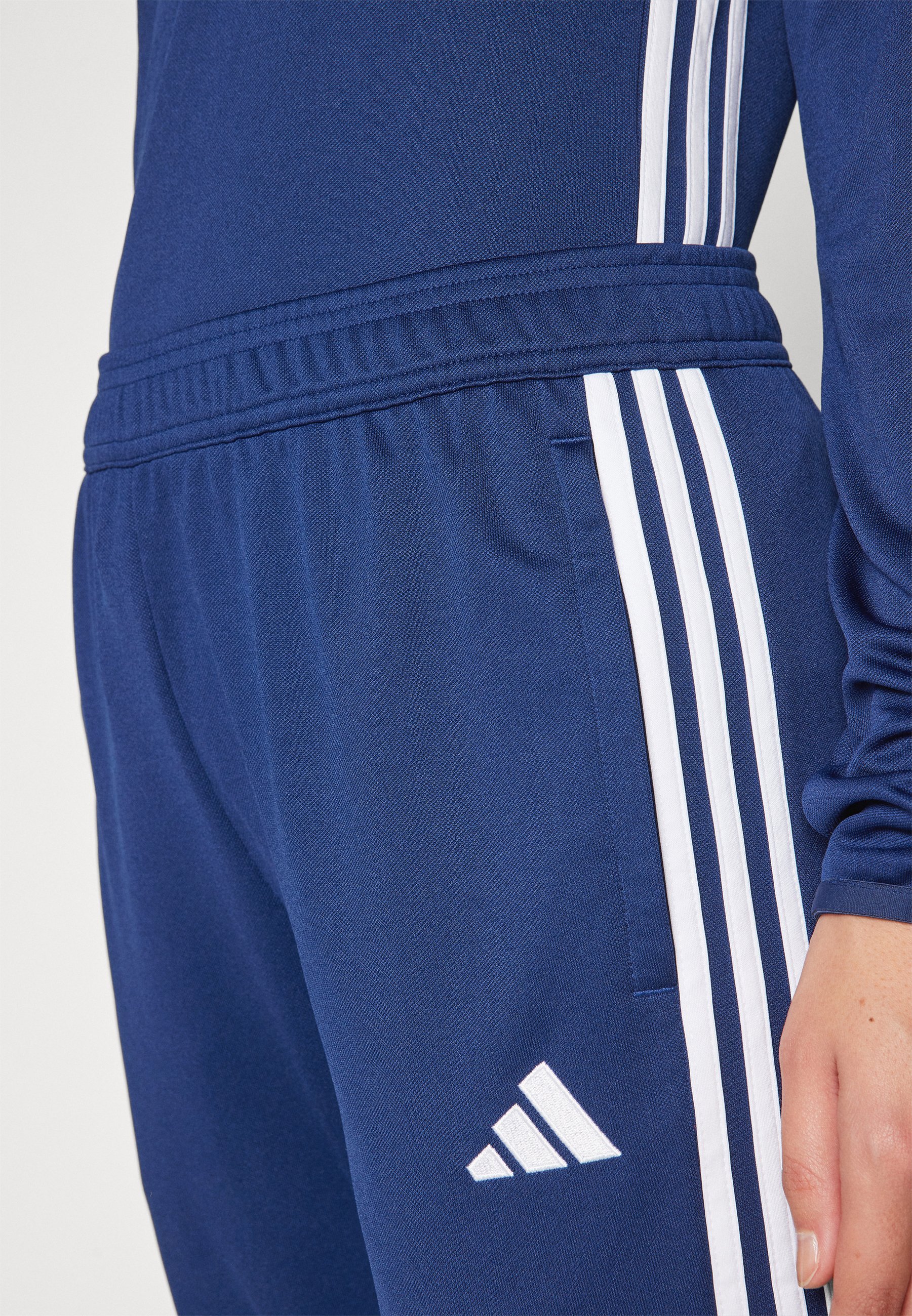 adidas Performance TIRO 25 ESSENTIALS - Trainingsbroek - team marineblauw/rood