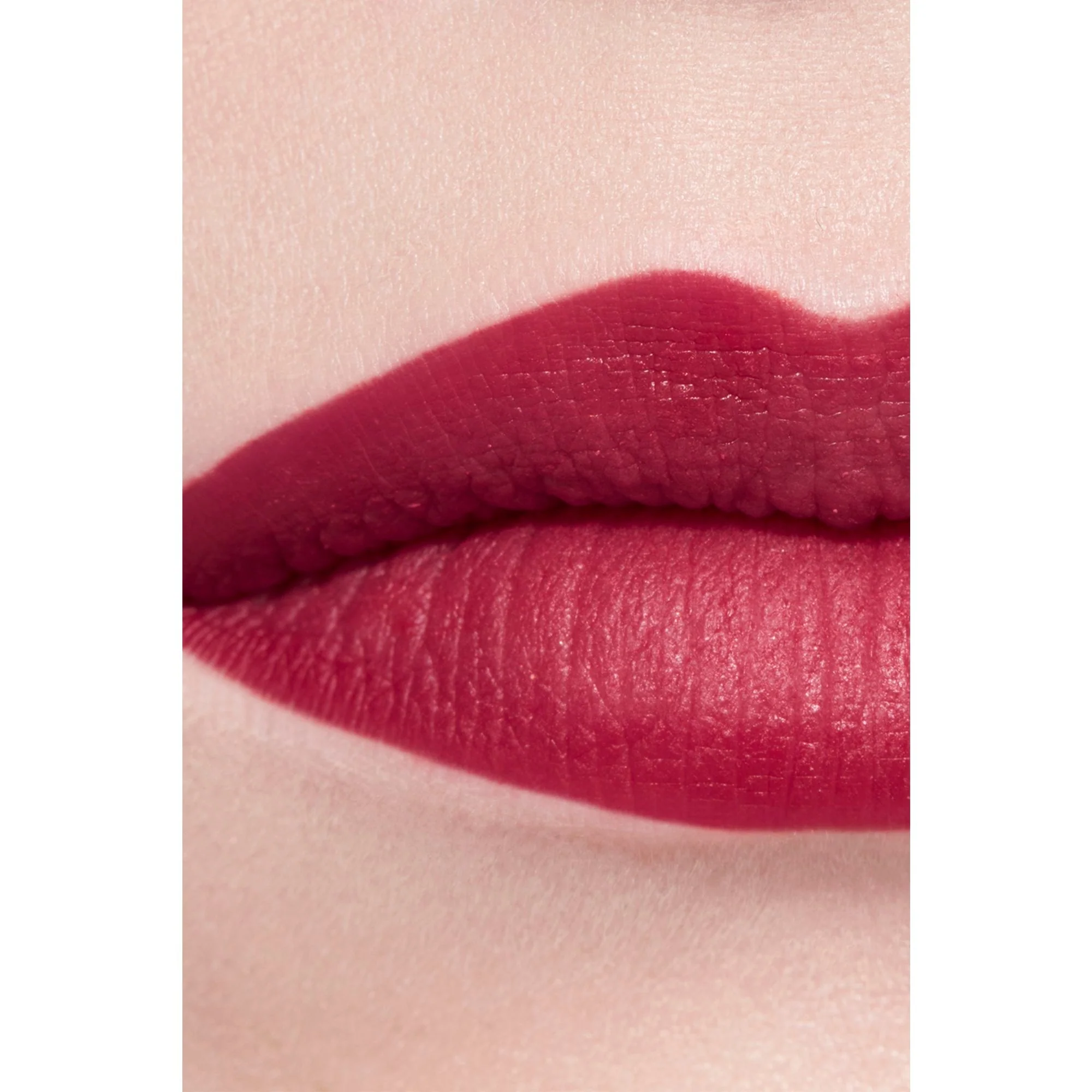 ROUGE ALLURE VELVET - IL ROSSETTO VELLUTATO LUMINOSO