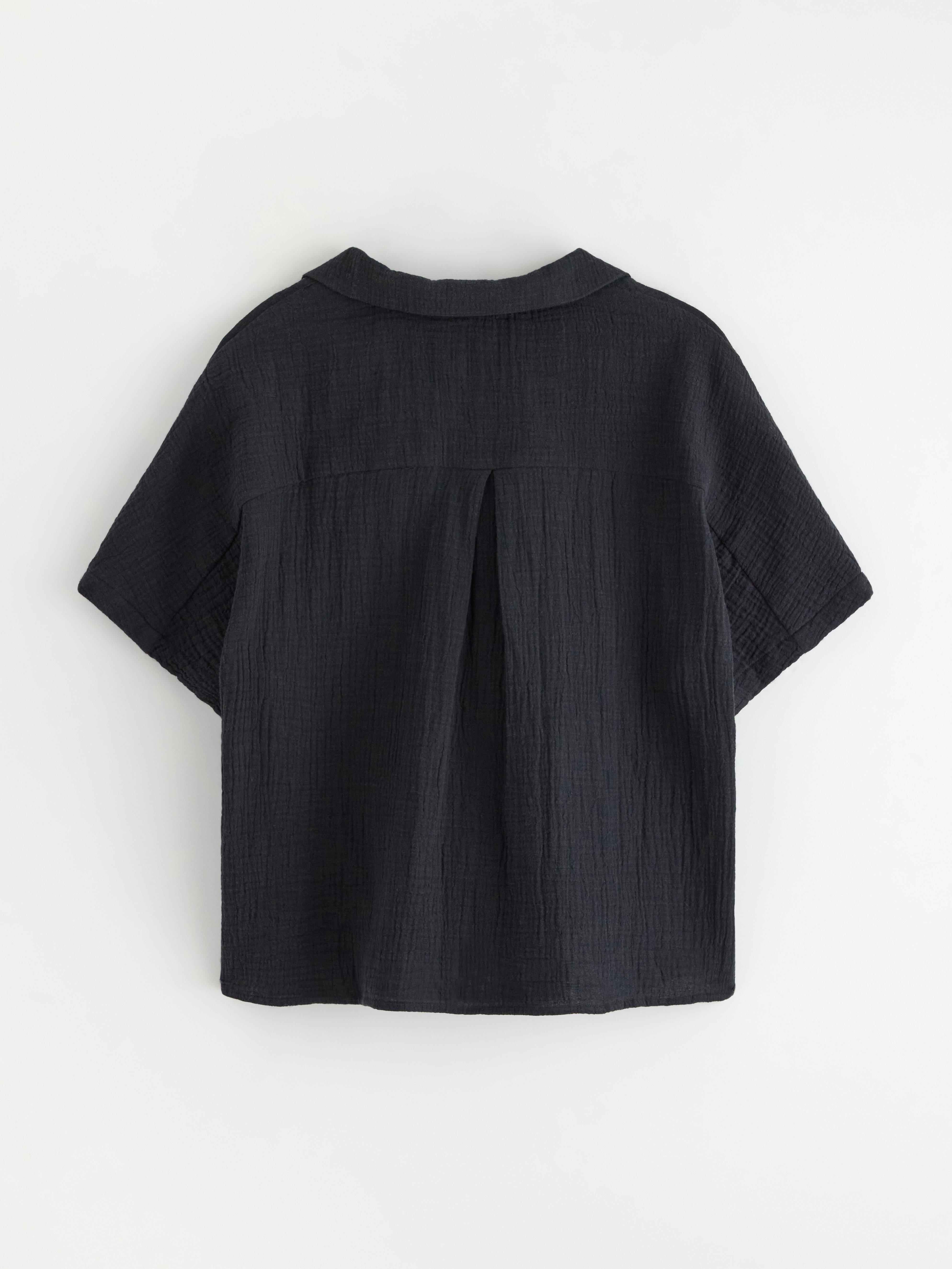 Camisa arrugada de mamá negra