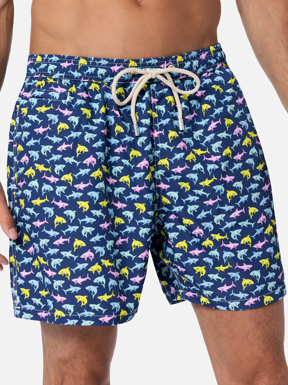 Mid-Length zwemshorts voor heren | Meerkleurige haaienprint, sneldrogend, comfortabele elastische tailleband | MC2 Saint Barth
