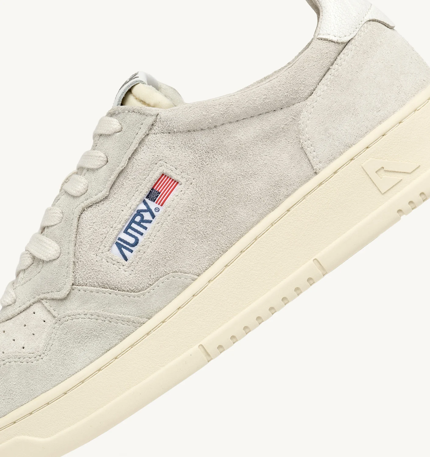Adidași Medalist Low din piele întoarsă, culoare avorio