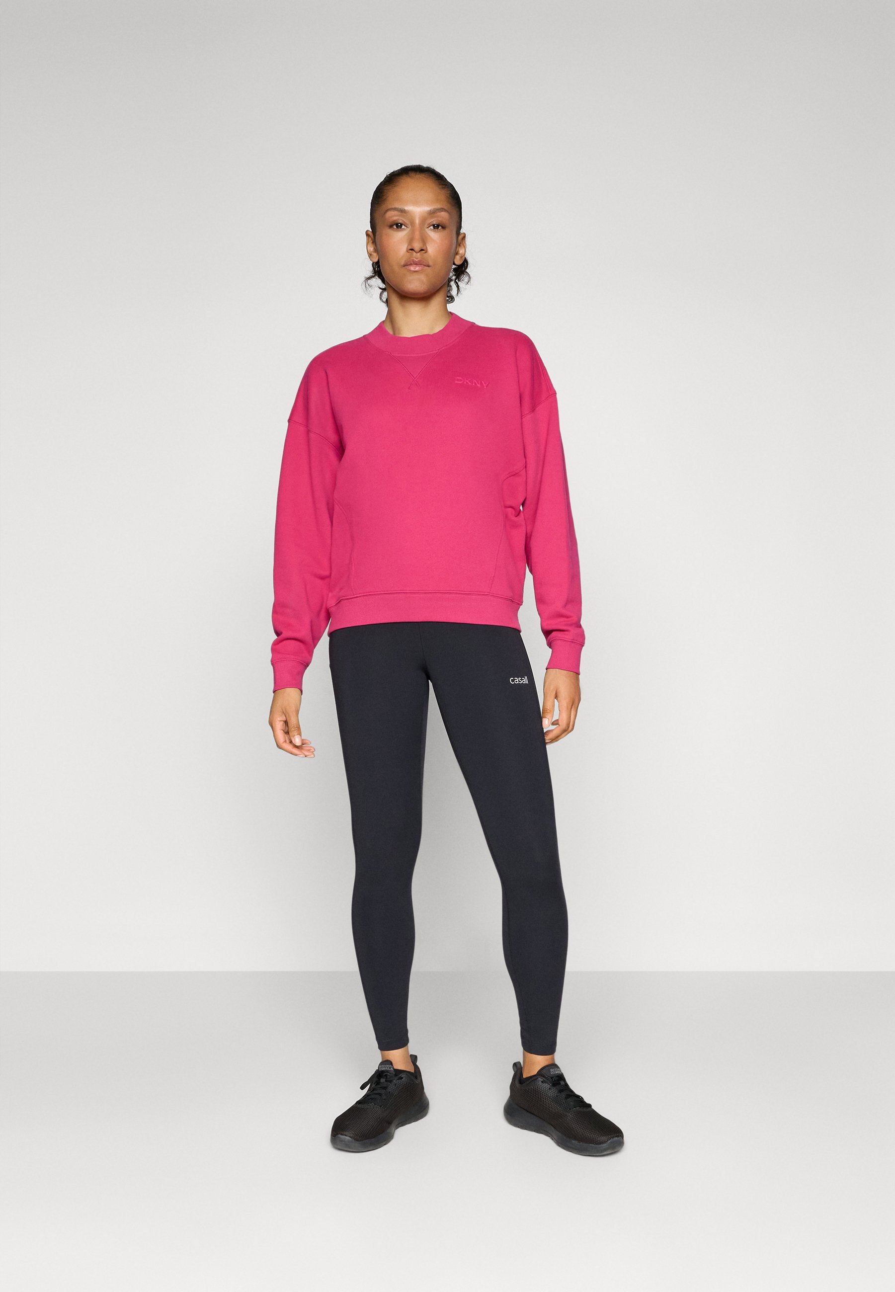 Pull-over à col montant avec logo DKNY - Sweat-shirt - Baies sauvages