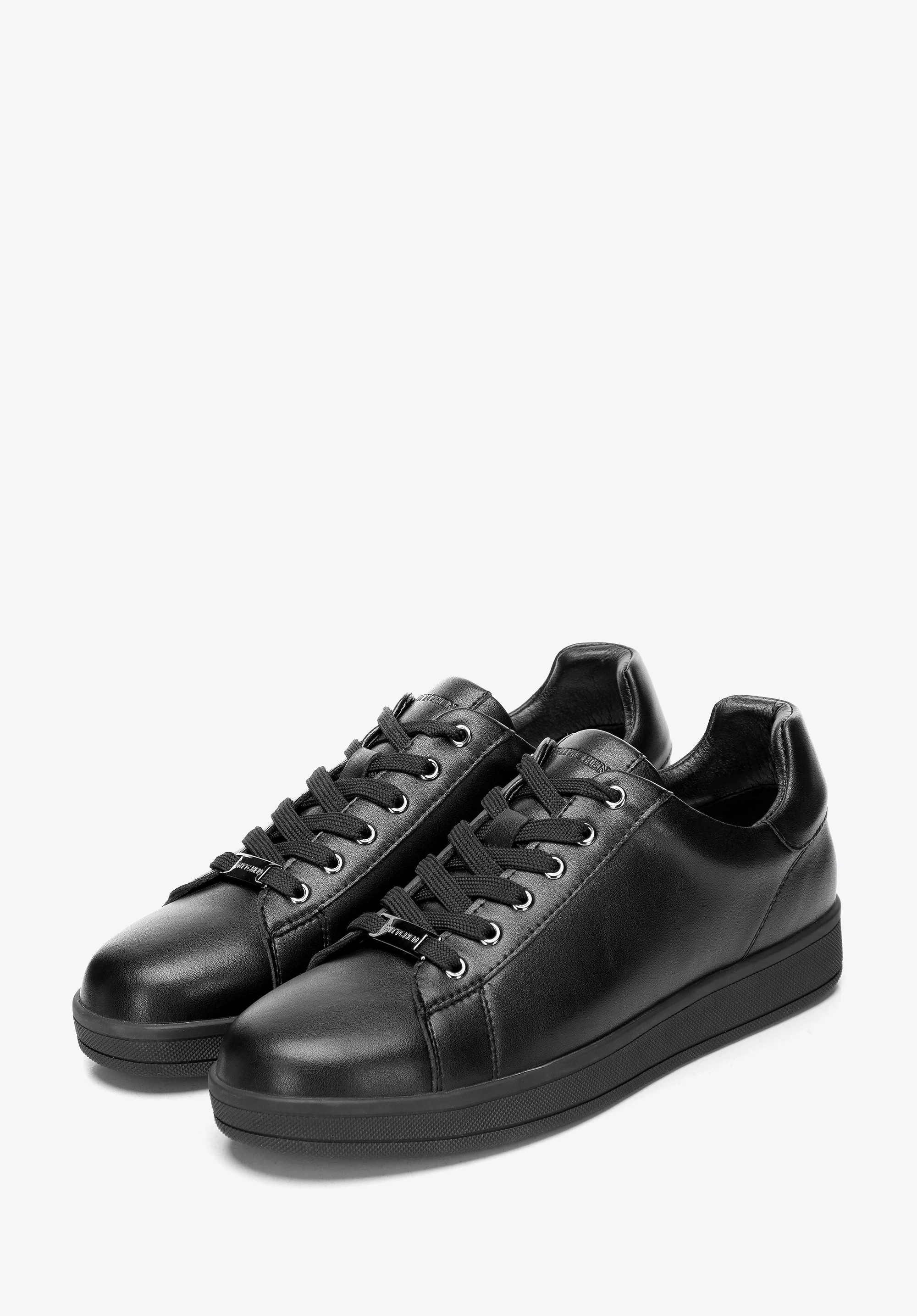 Damskie sneakersy skórzane na platformie czarne