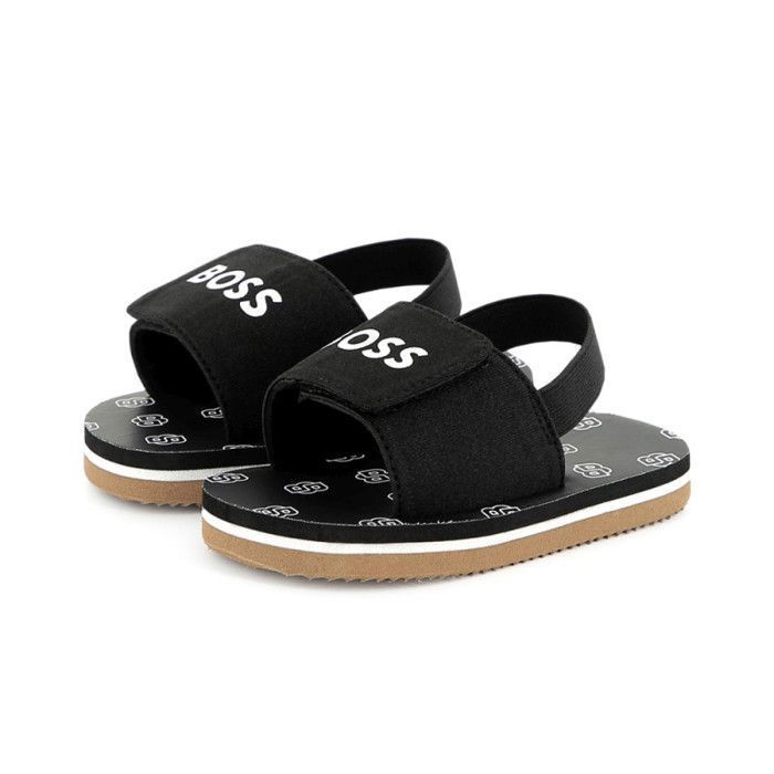 Chanclas negras Boss para niños: prácticas, cómodas y con estilo.