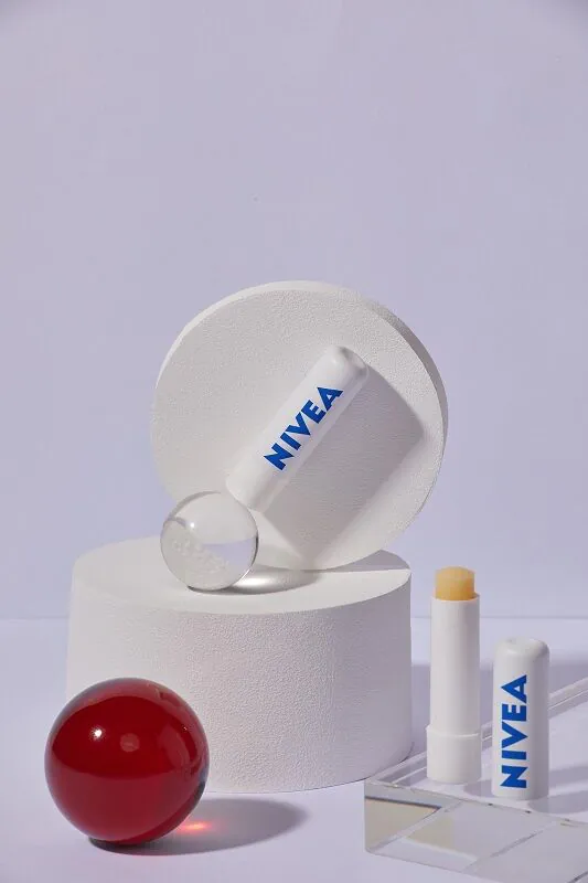 Nivea Soothe & Protect Pomadka do ust SPF15