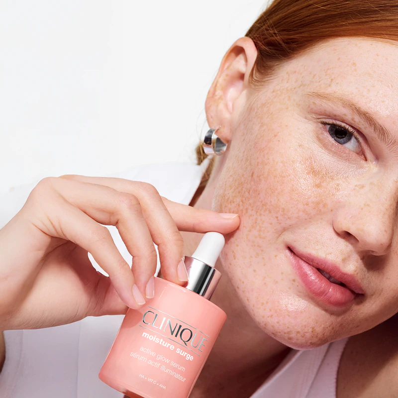 Clinique Moisture Surge™ Active Glow Serum sérum regenerador e iluminador