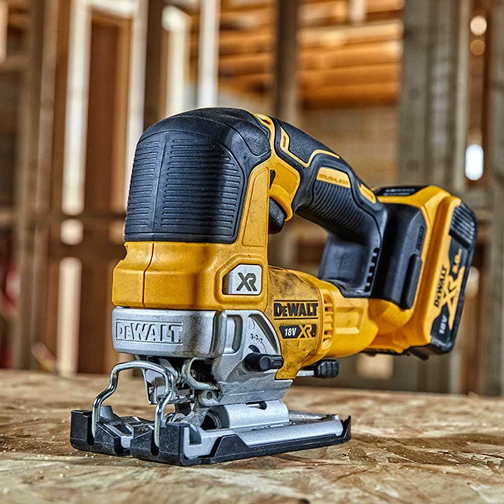 DEWALT 18V borstelloze decoupeerzaag met bovenhandgreep DCS334N-XJ