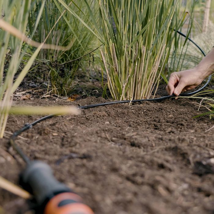 Kit completo de irrigação por gotejamento GARDENA Micro-Drip® Tamanho P – Linha de irrigação até 100m – Sistema de autolimpeza - (13010-20)