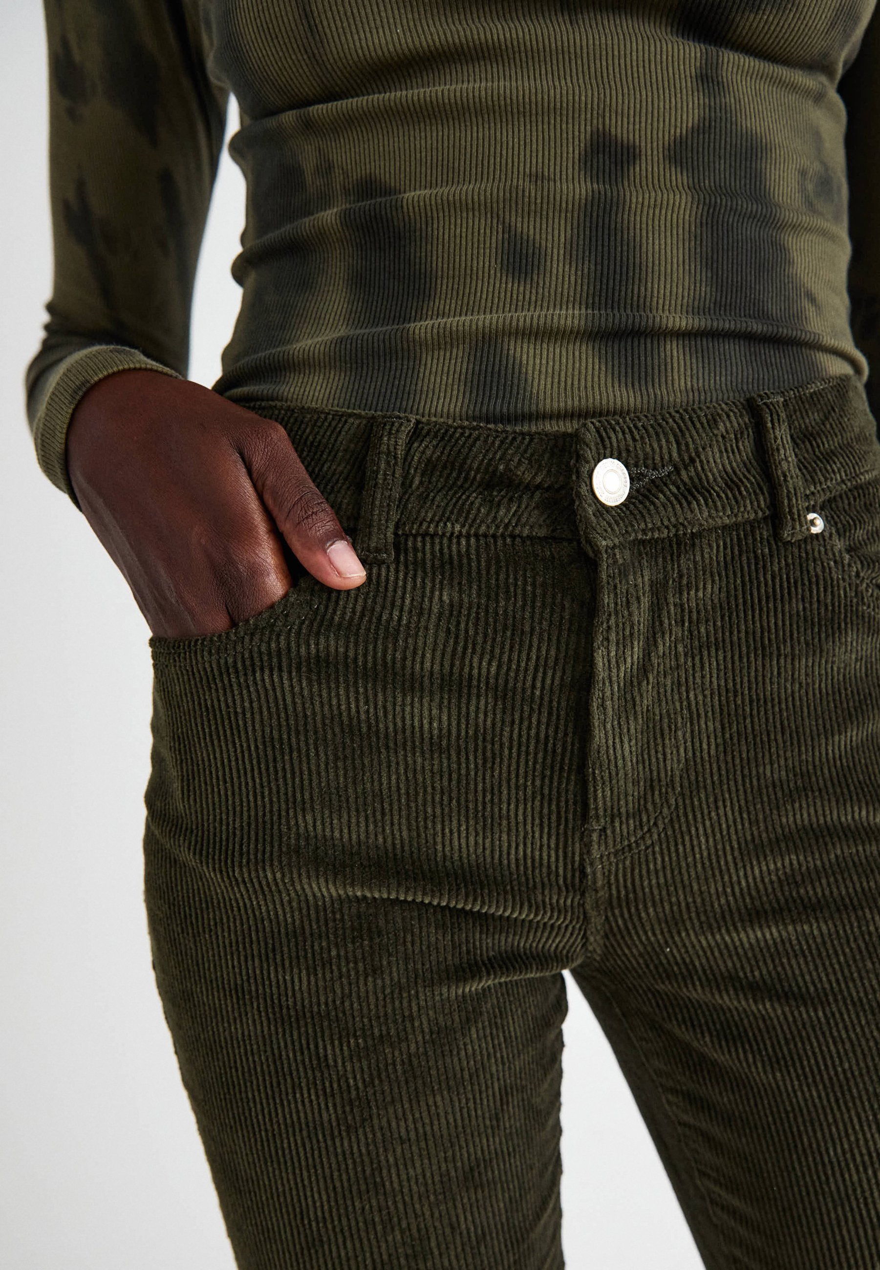 Vero Moda VMFLASH FLARED PANTS - Broek - bosnacht