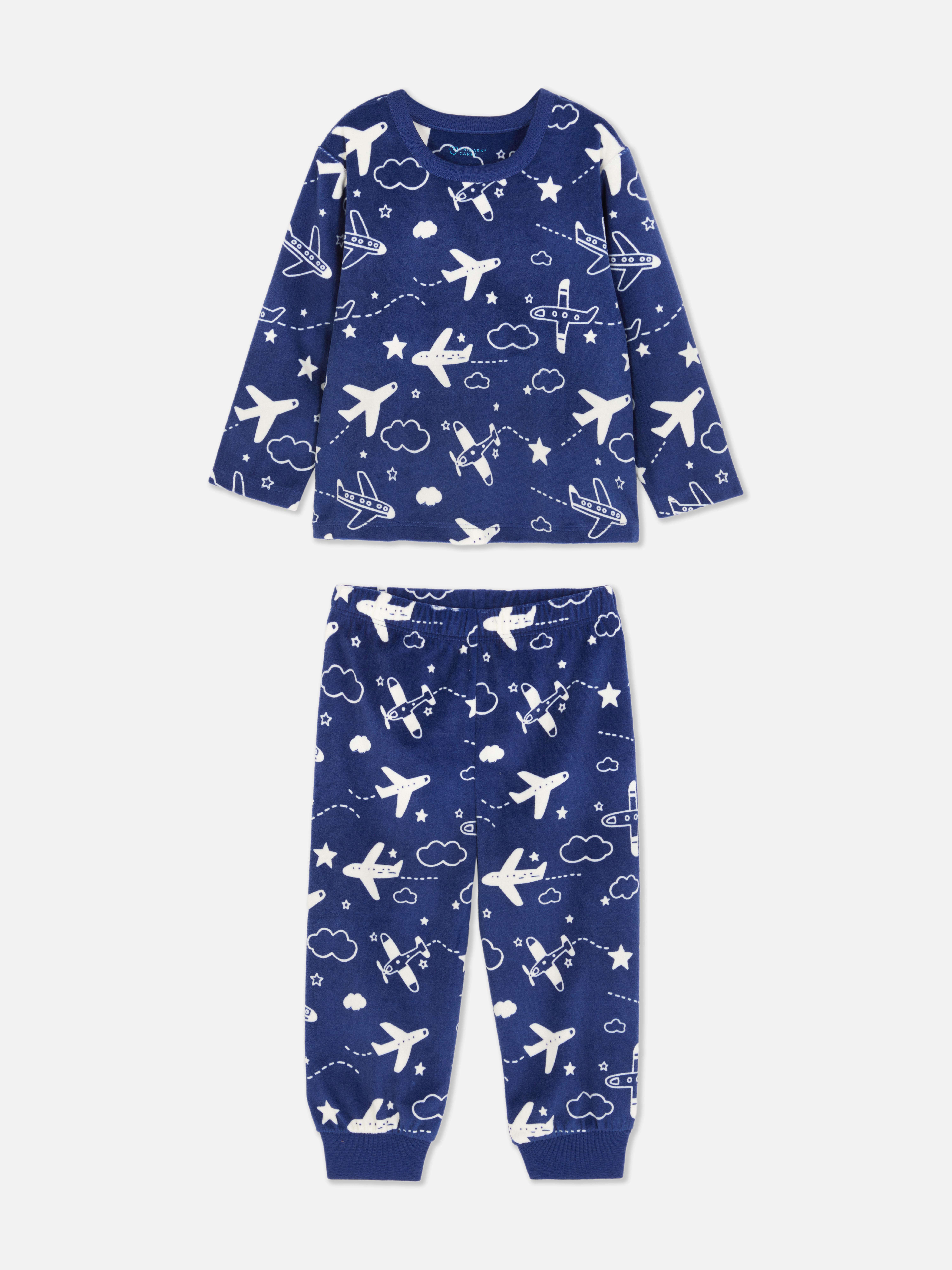 Pijamale din catifea imprimate. O pijama moale și lungă, cu un model integral.