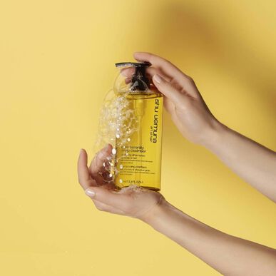 Shu Uemura Pure Serenity Dyprensende Rensende Sjampo for Fett Hår 400 ml