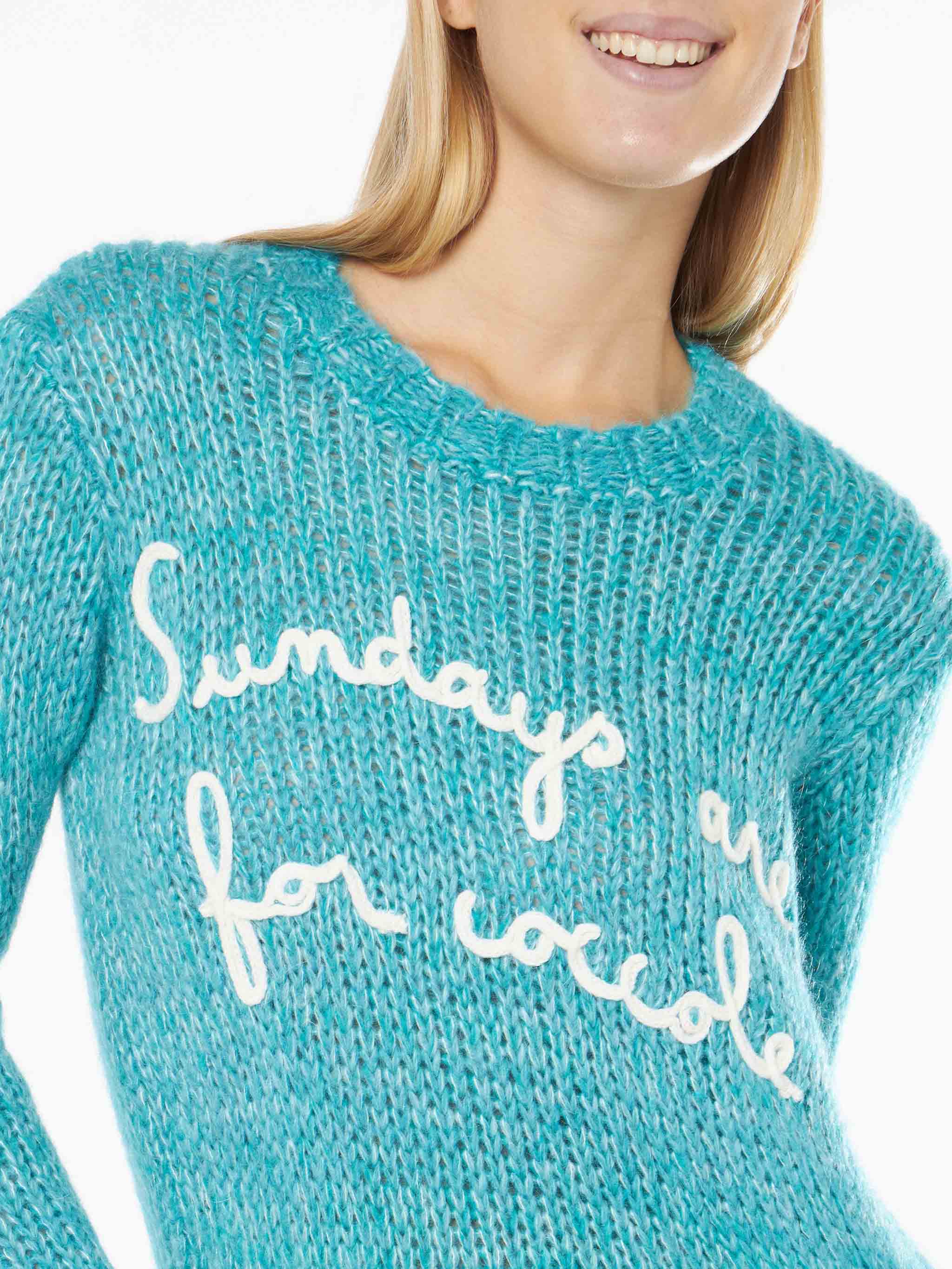 Maglione da donna girocollo morbido crop con ricamo Sundays are for Co