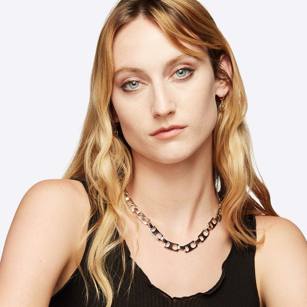 Face & Body Studio Radiance ултра лагани пудер за лице и тело Луксузни пудери