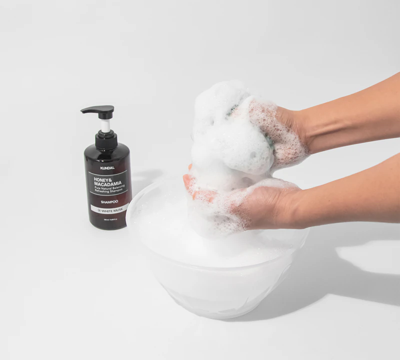 KUNDAL Honey & Macadamia White Musk natuurlijke shampoo voor droog en beschadigd haar