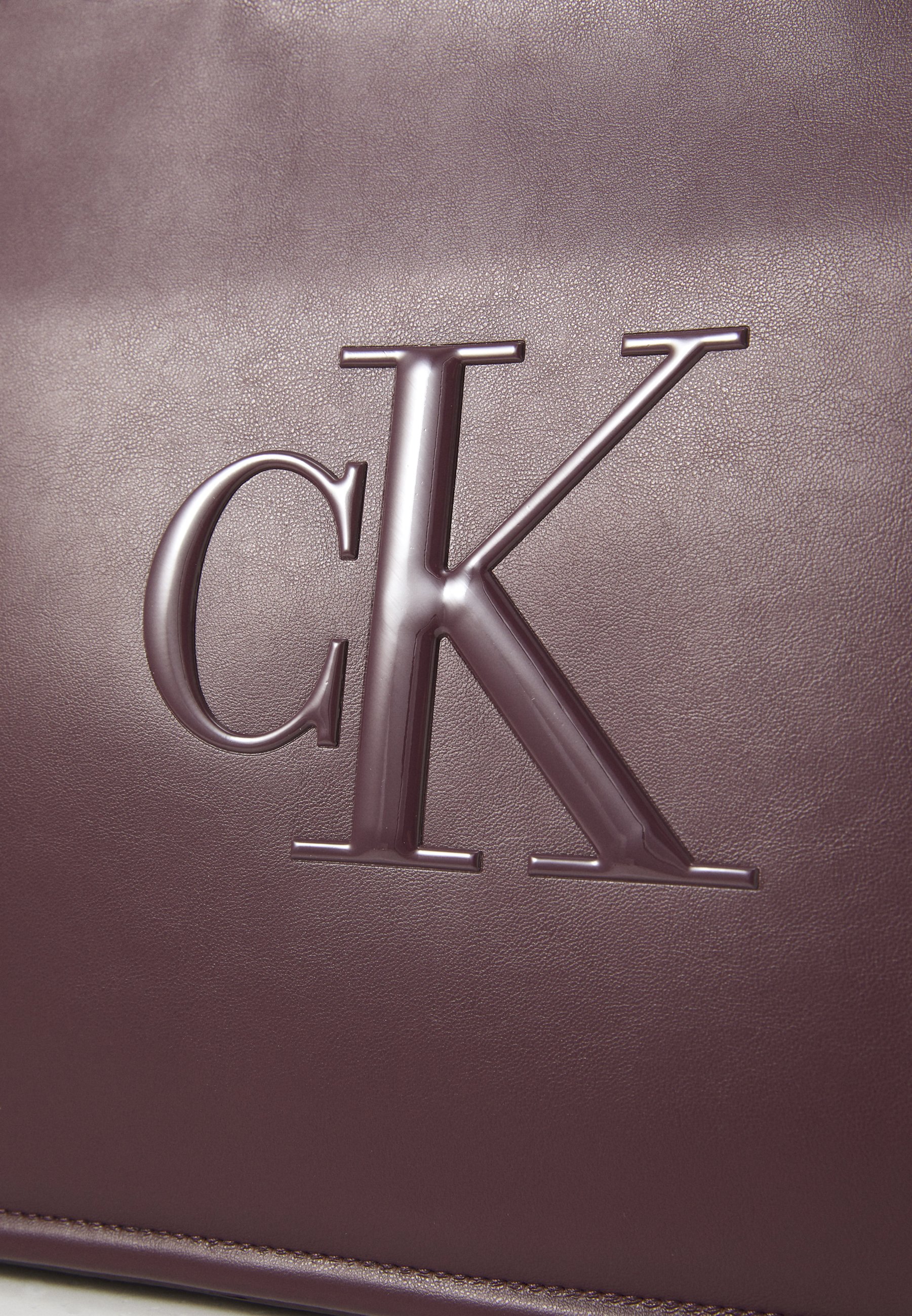 Sac cabas Calvin Klein BOLD MEDIUM - Couleur fudge