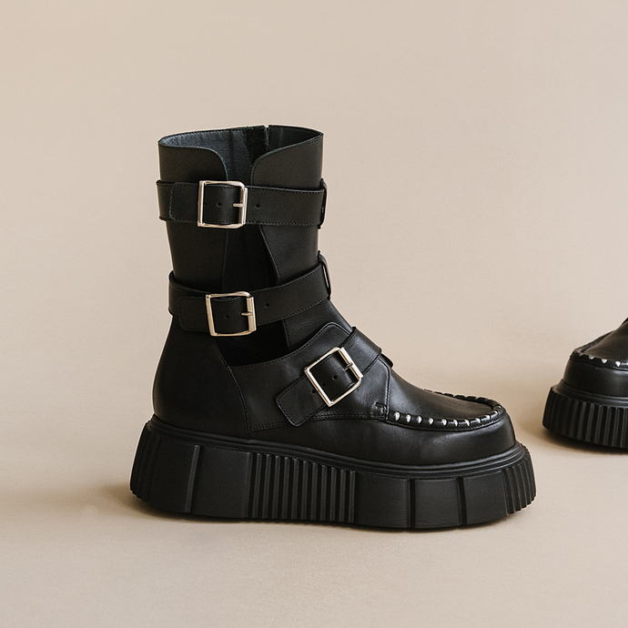 Boots à plateformes et sangles  en cuir noir