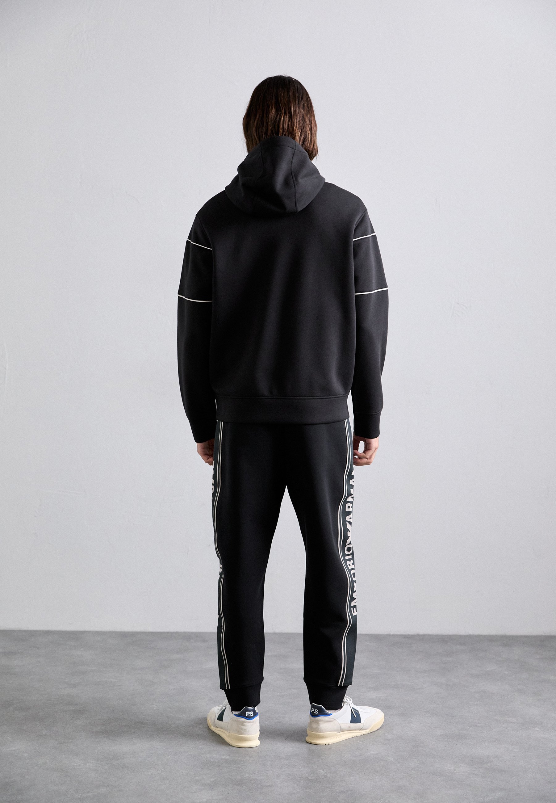 Mikina Emporio Armani - černá kráska