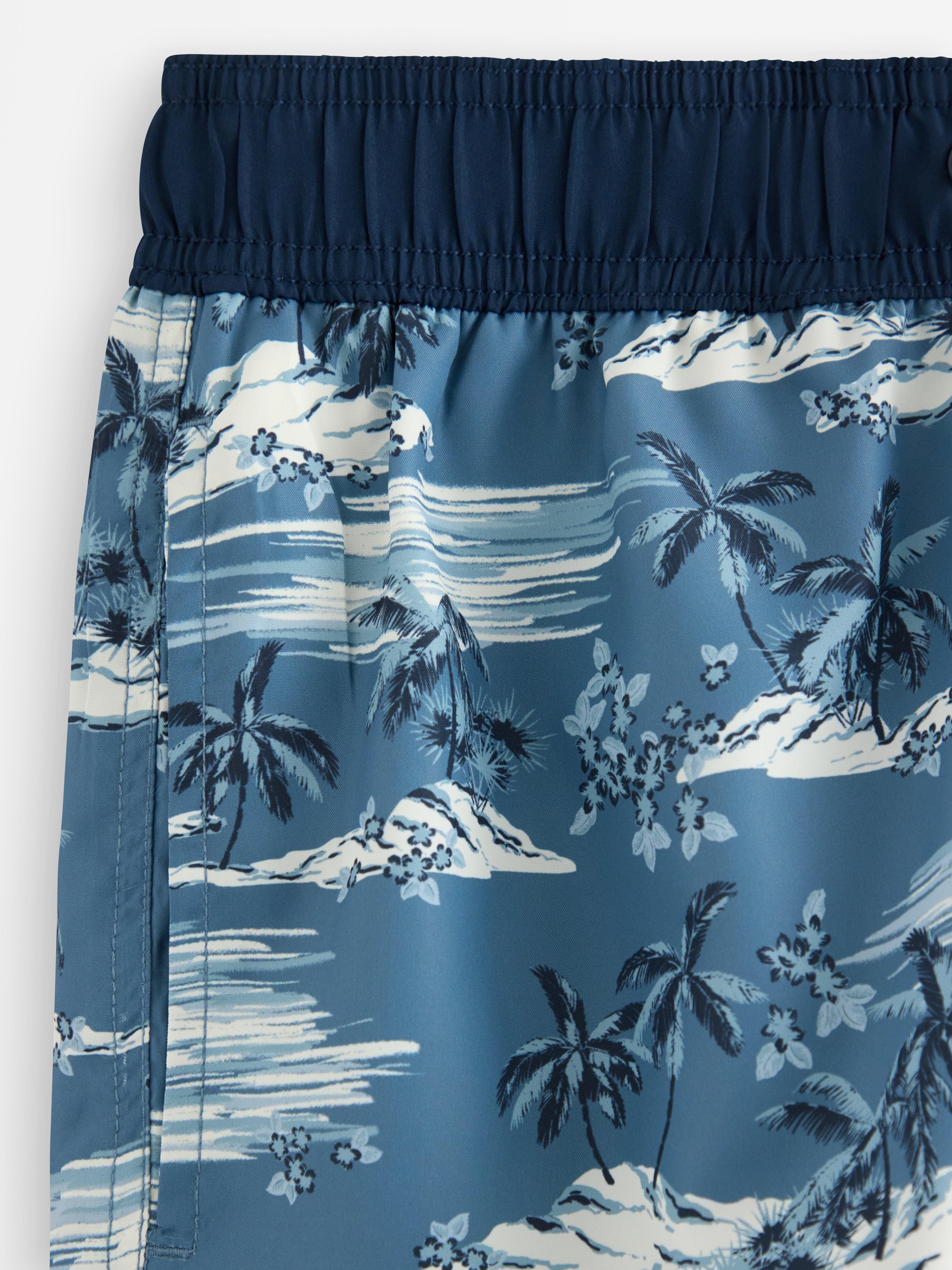 Mauvais shorts bleu poussiéreux