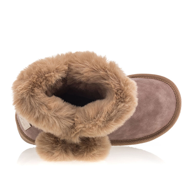 Braune Mädchenstiefel