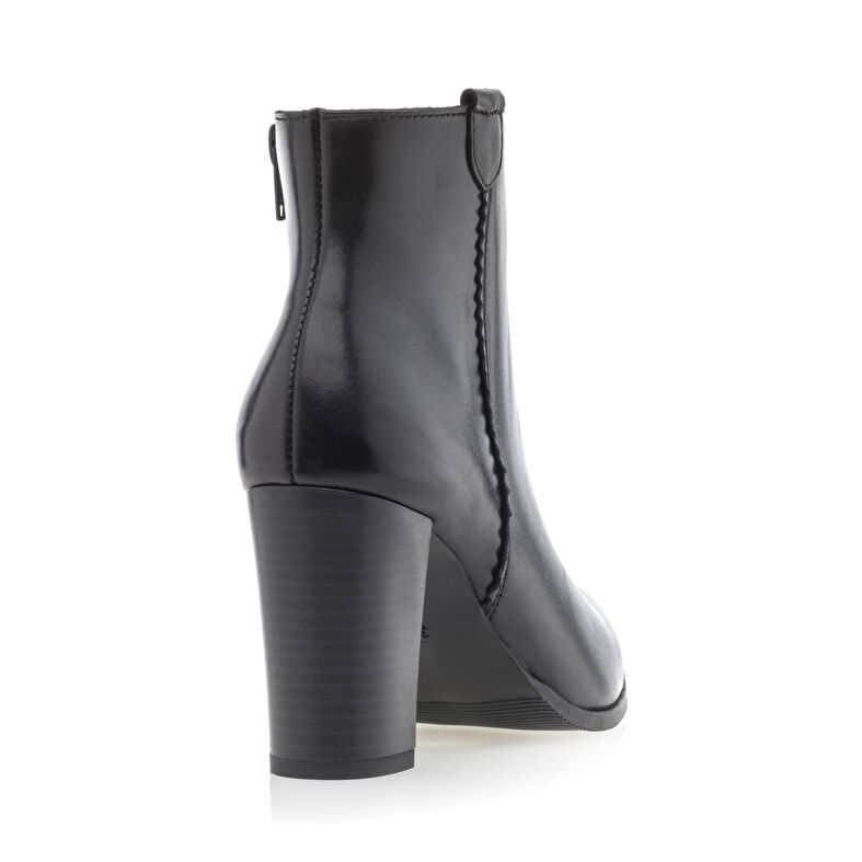 Schwarze Damenstiefel / Stiefeletten