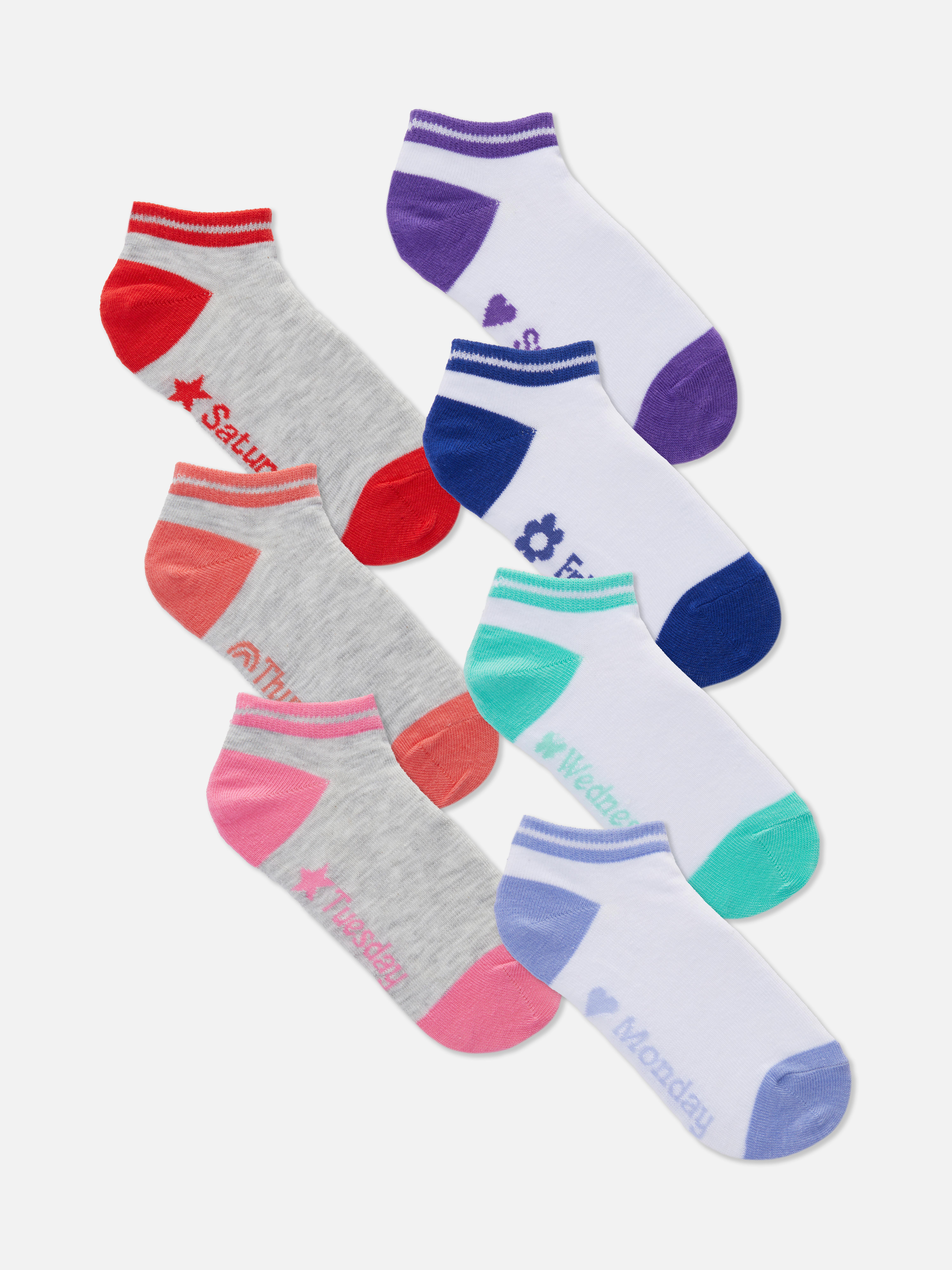 Knöchelsocken für jeden Tag der Woche, 7 Paar. Eine Mehrfachpackung Socken mit den Wochentagen auf der Unterseite.