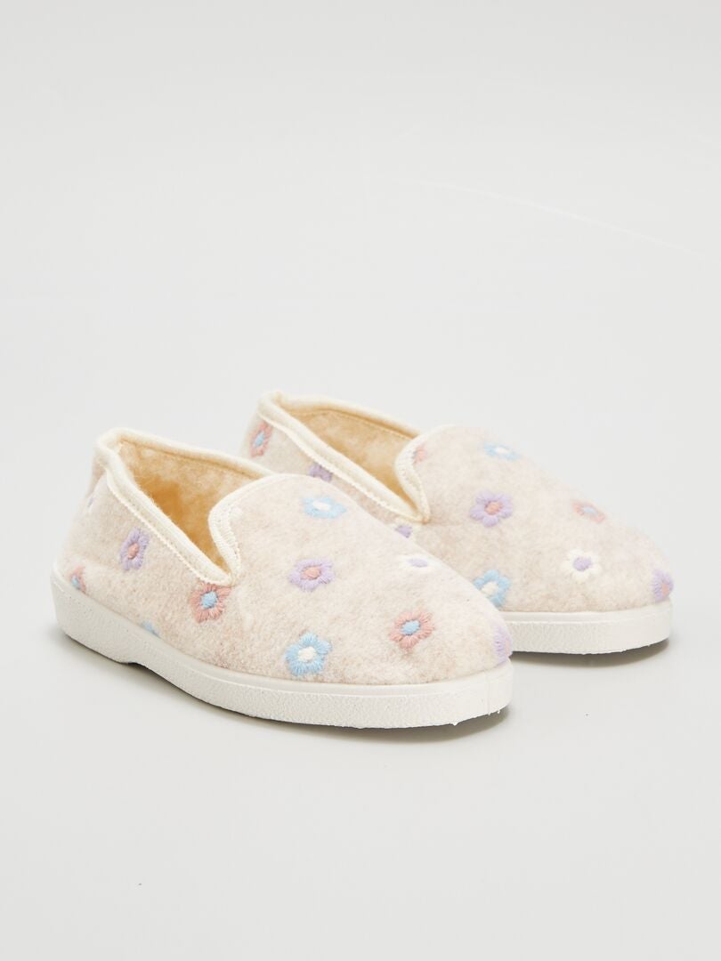 Pantufas com estampa floral - BRANCAS