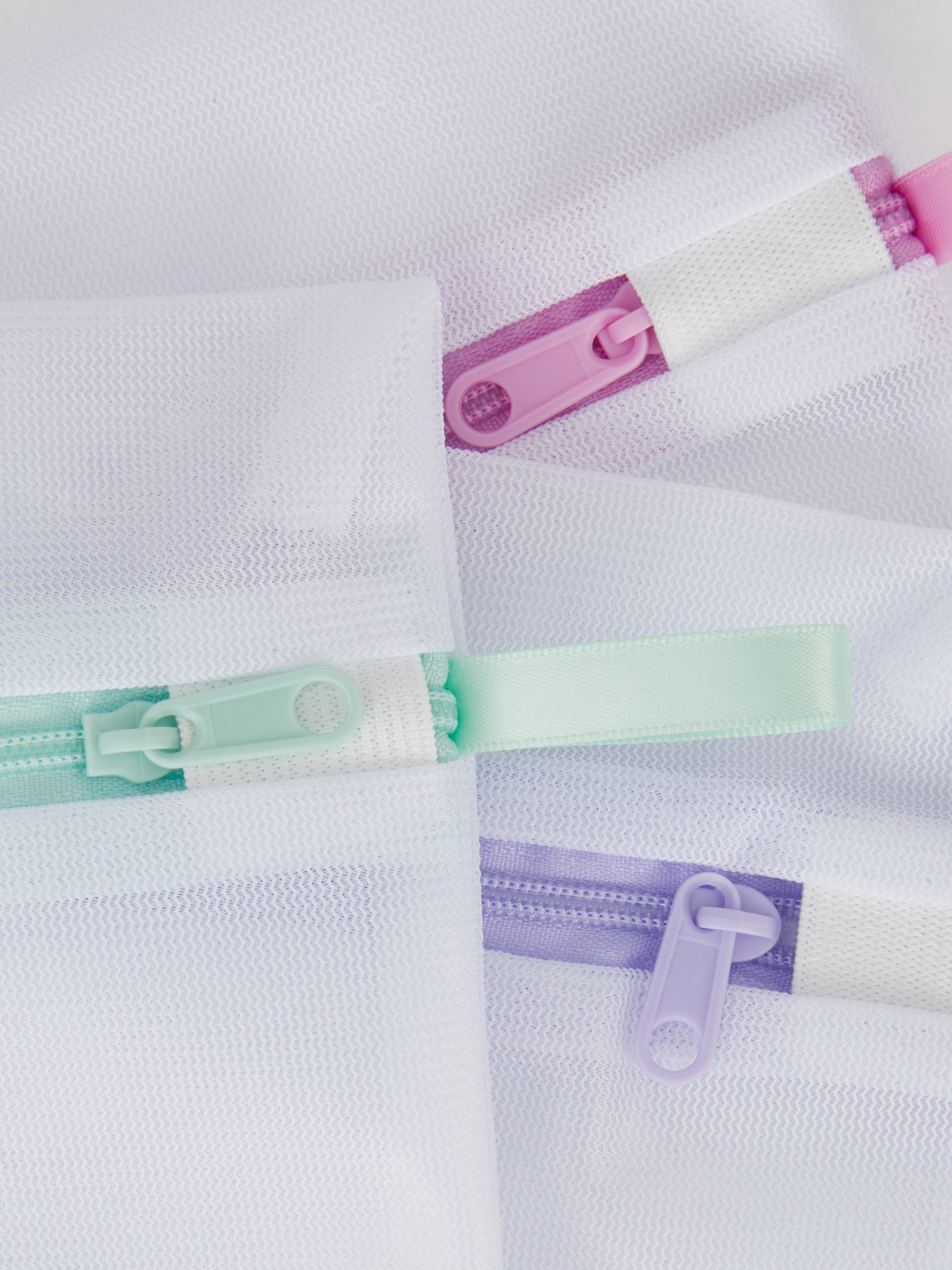 Pungi de rufe, set de 3 Păstrați țesăturile delicate separate în ziua spălării rufelor cu aceste pungi de rufe practice