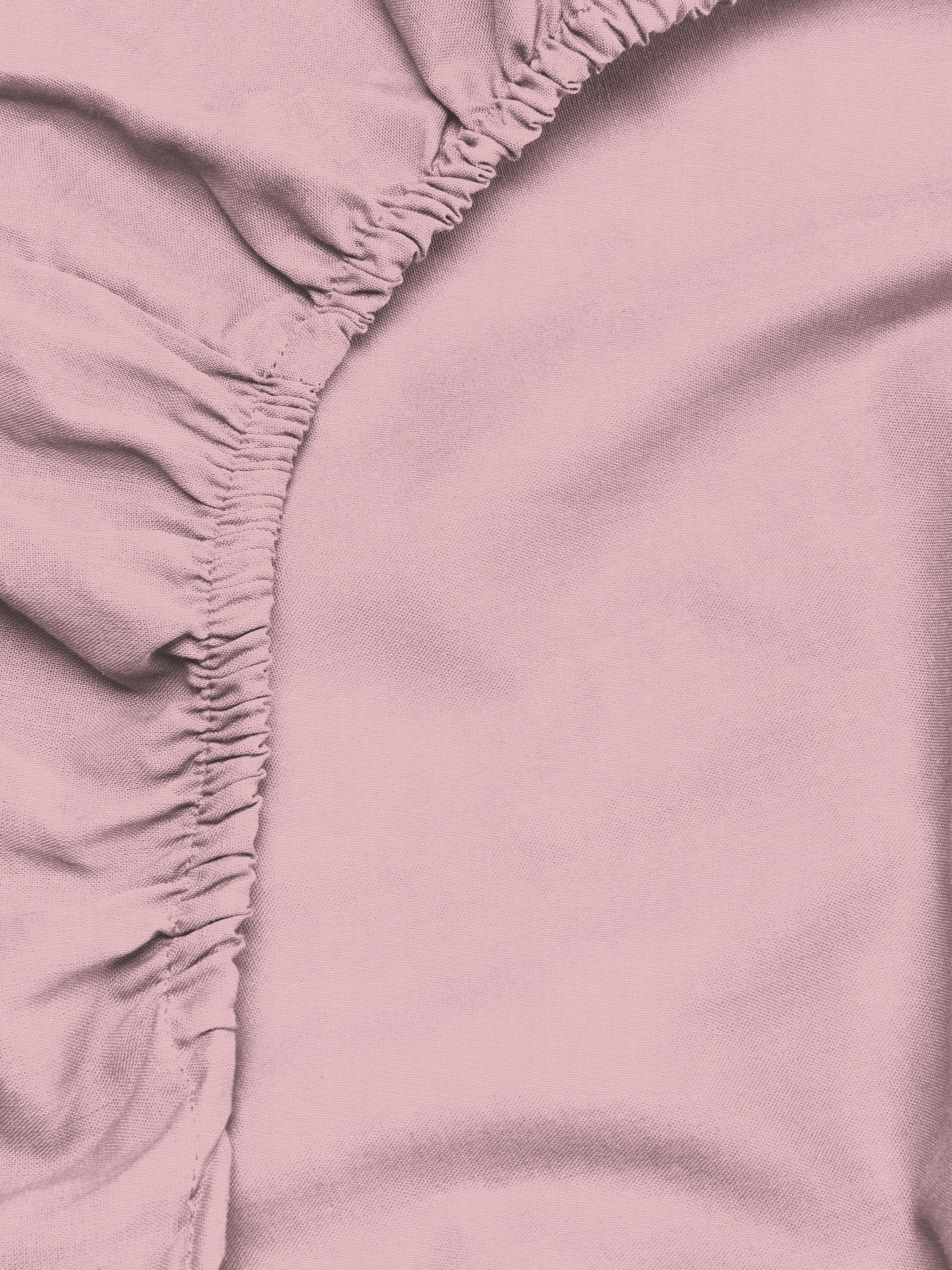 Cearșaf cu elastic din satin, dimensiune king-size. Un cearșaf cu elastic din satin.