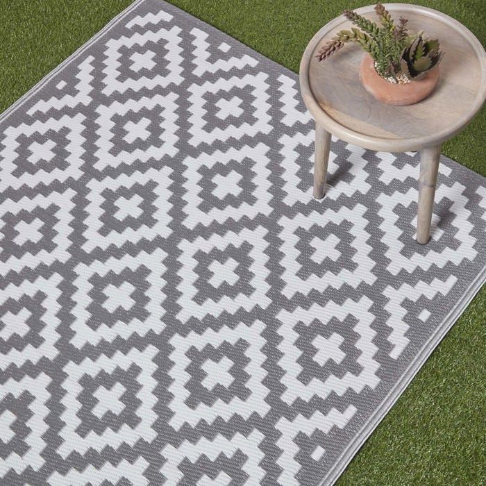 Tapis extérieur jardin imperméable, réversible et résistant UV - Zoe - 180 x 270 cm - Gris - Matériaux recyclés - Homescapes