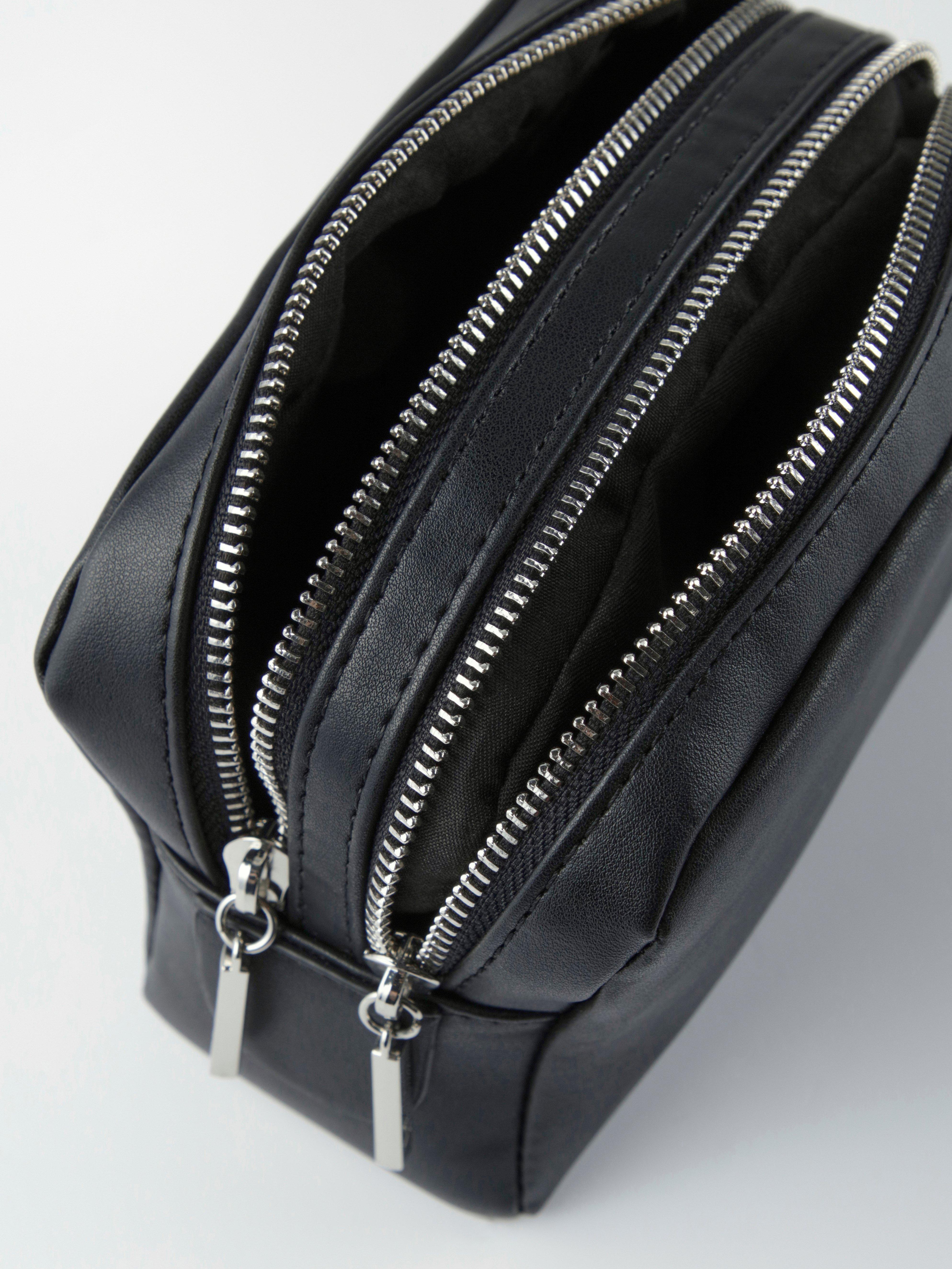 Necessaire de maquiagem preta