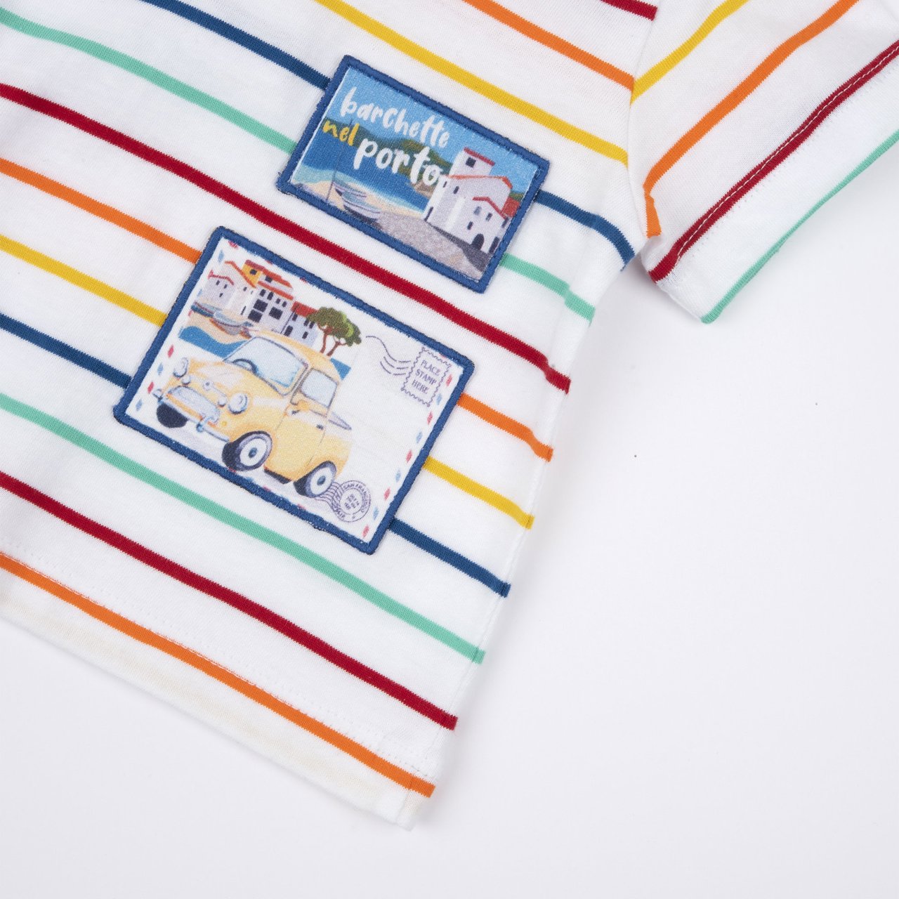 t-shirt à rayures colorées