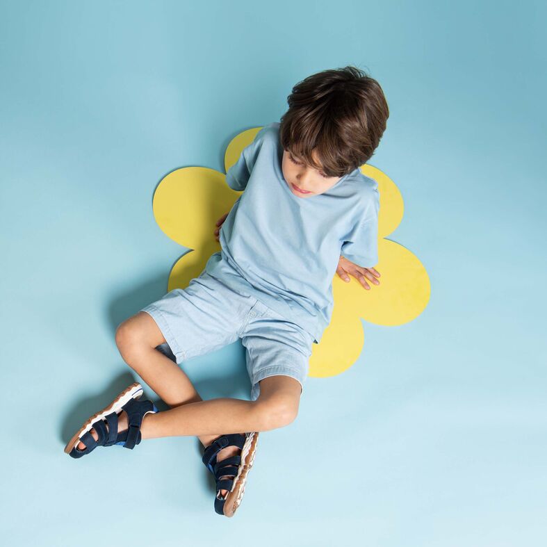 Blaue Jungen-Sandalen / Zehenfreie Schuhe