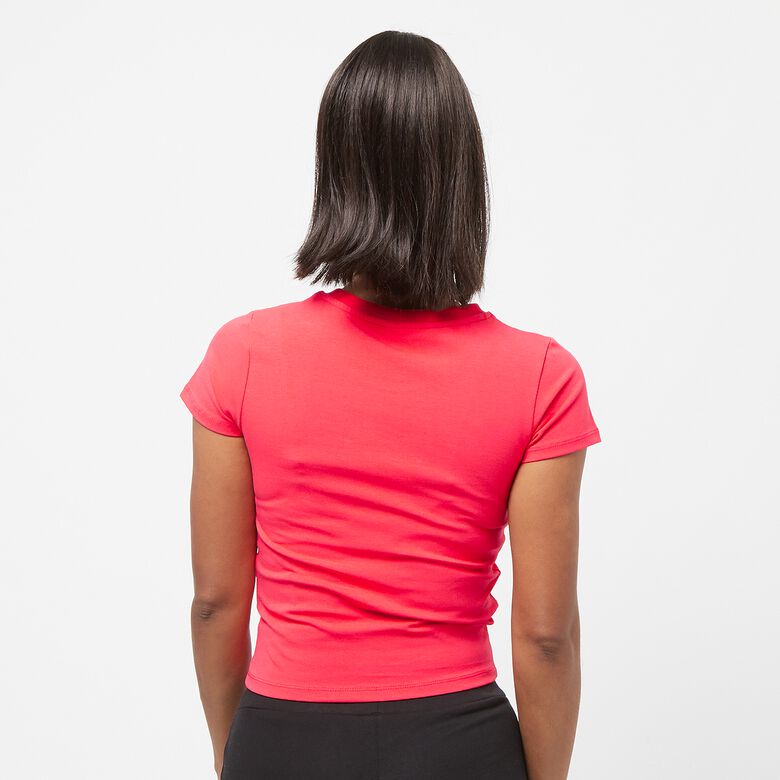 Kleines, eng anliegendes T-Shirt mit charakteristischer Signatur