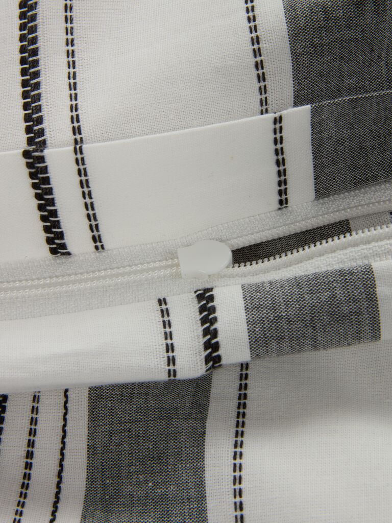 IDA Gold patalynės komplektas iš IDA dažytų siūlų 140x200 baltai juoda