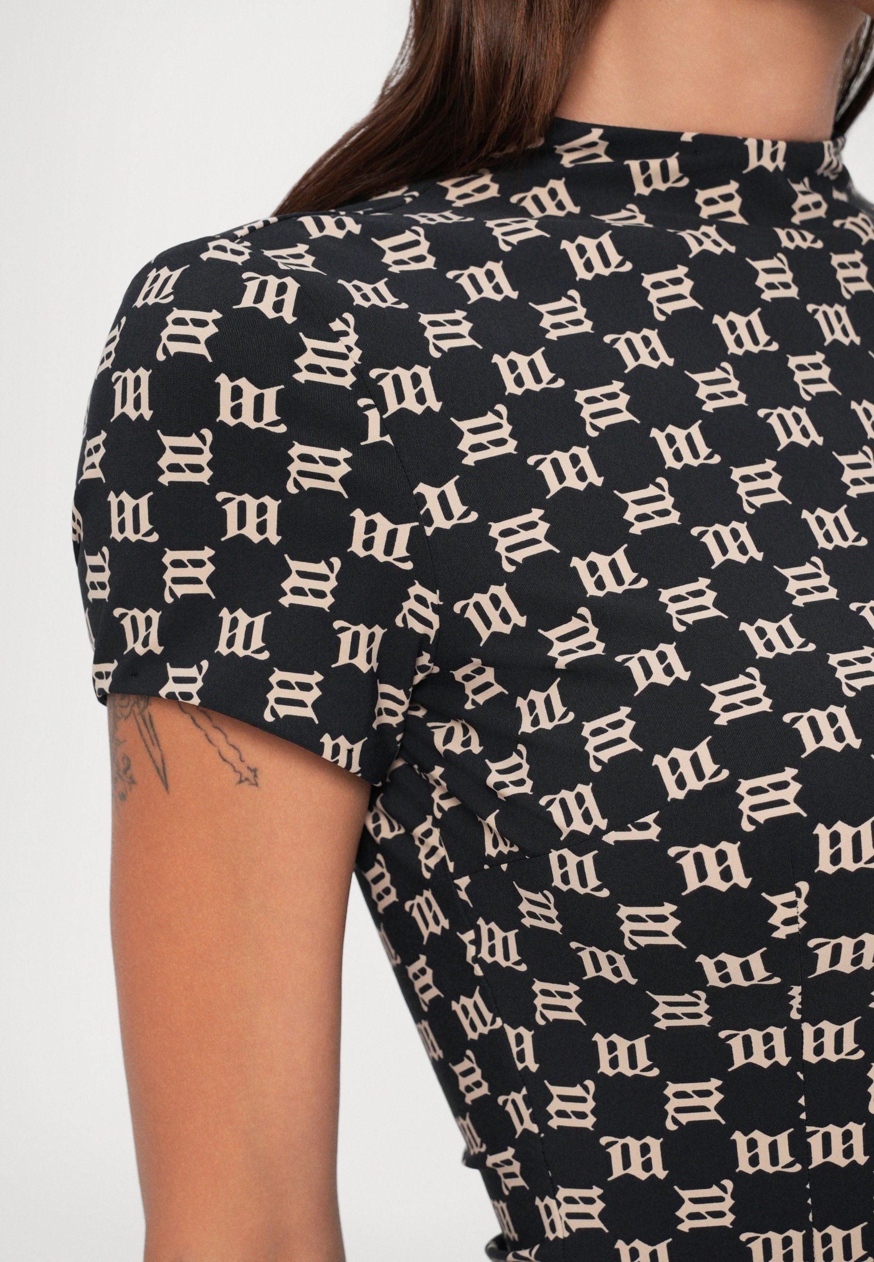 MISBHV MONOGRAM - T-shirt met print - zwart/beige