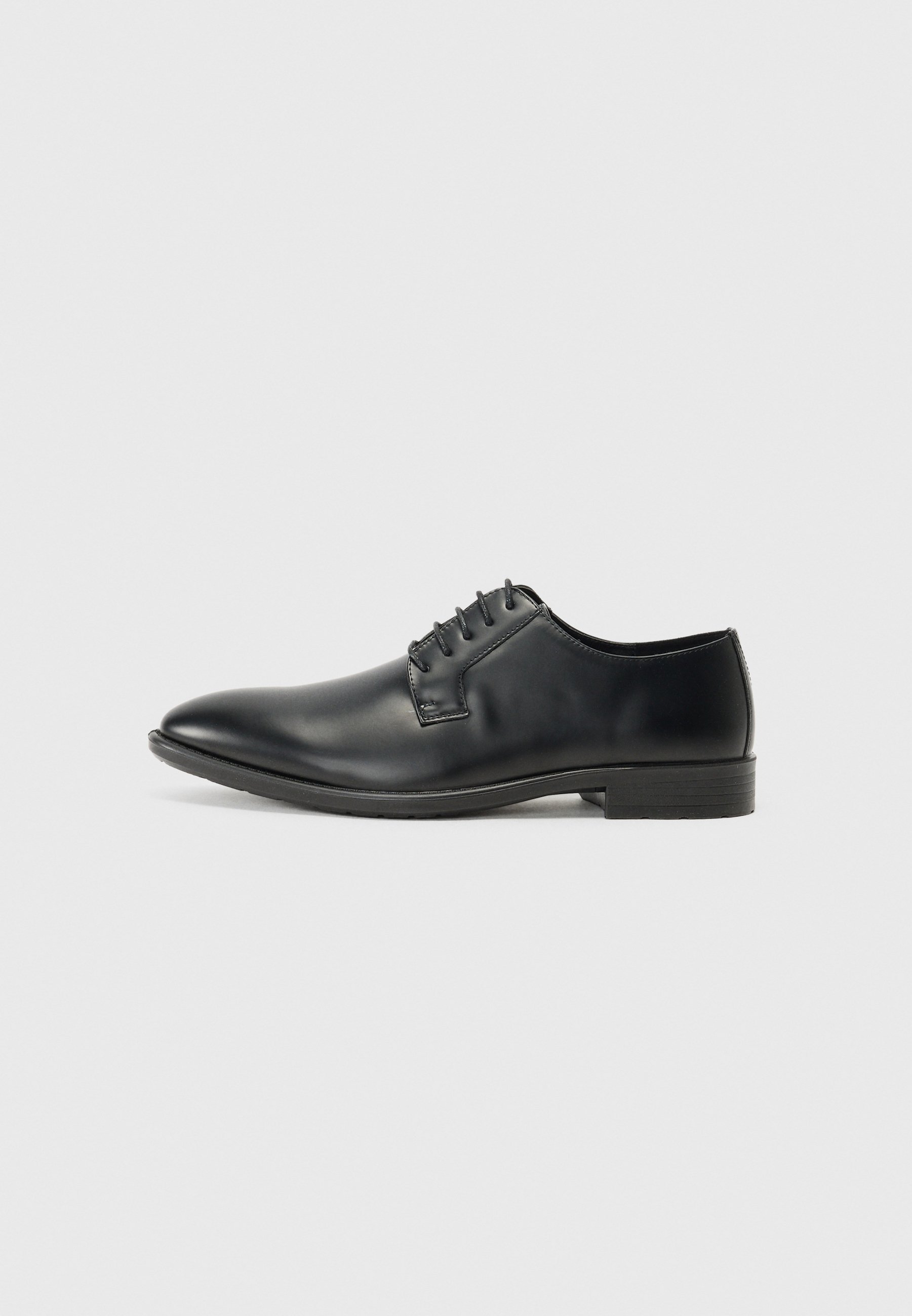 Šnurovacie topánky Pier One Smart - čierne