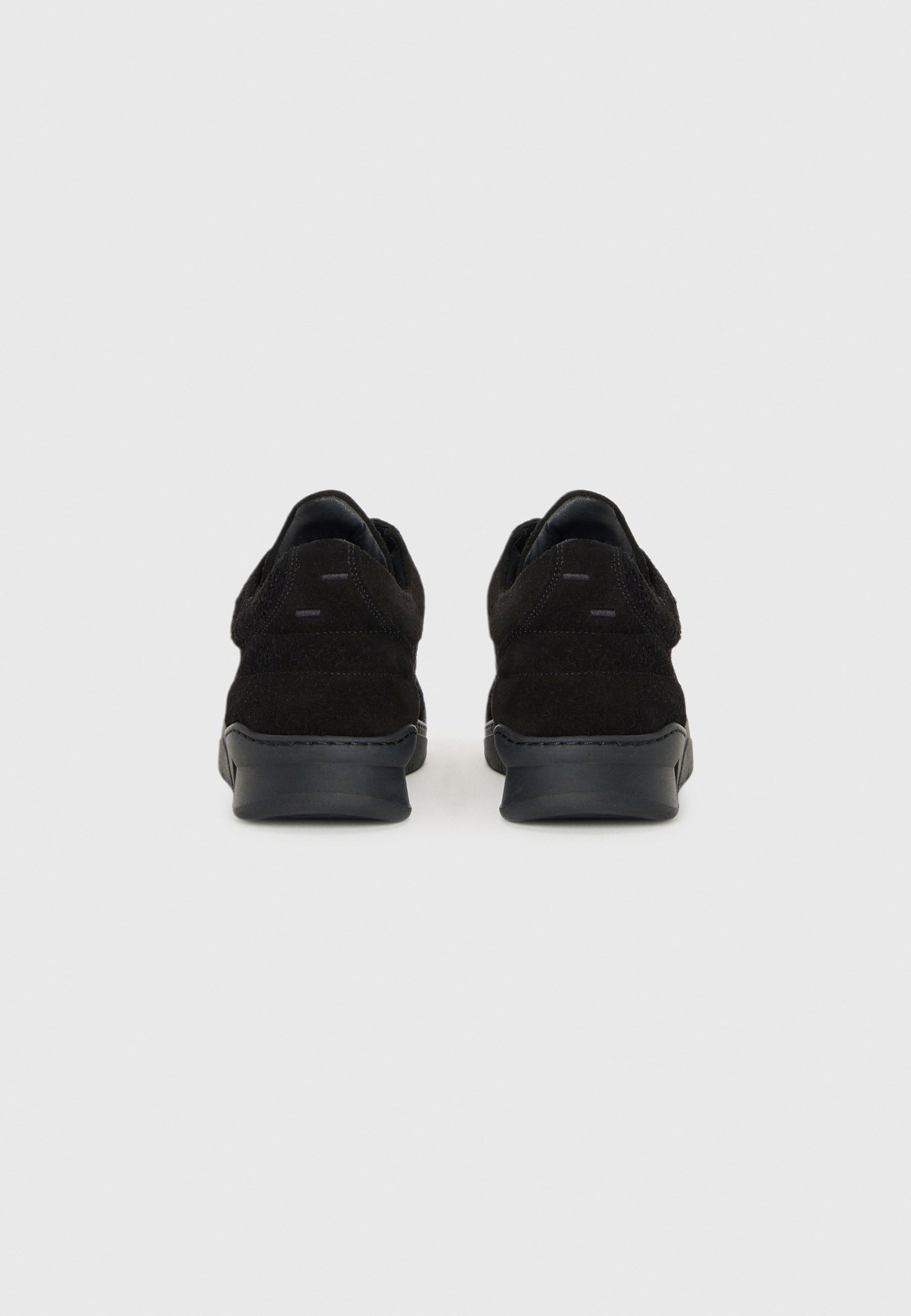 Filling Pieces LOW TOP GHOST FUZZ - Baskets - noires