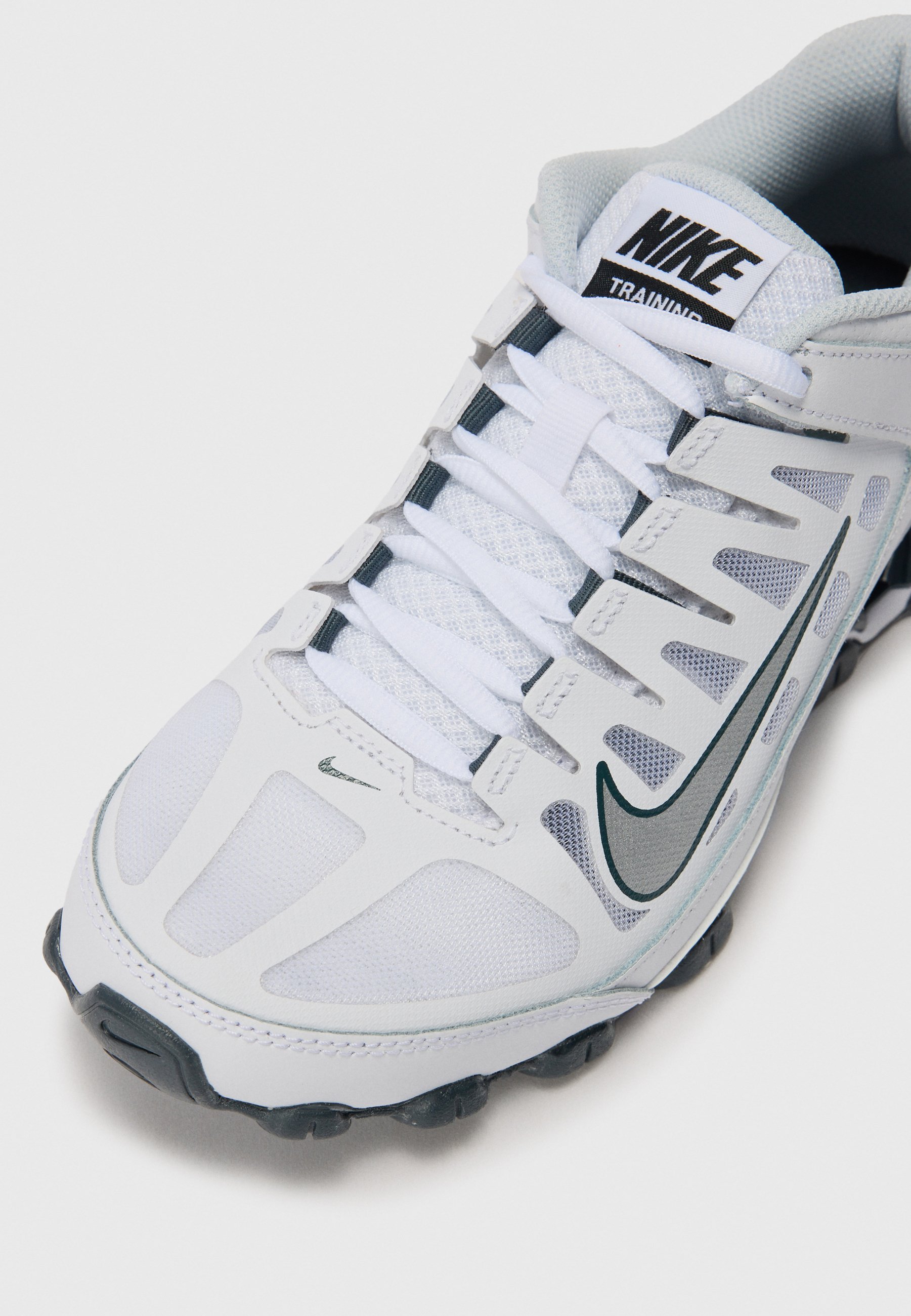 Nike Performance REAX 8 TR - Chaussure d'entraînement - blanc/argent métallisé/platine pur gris anthracite classique