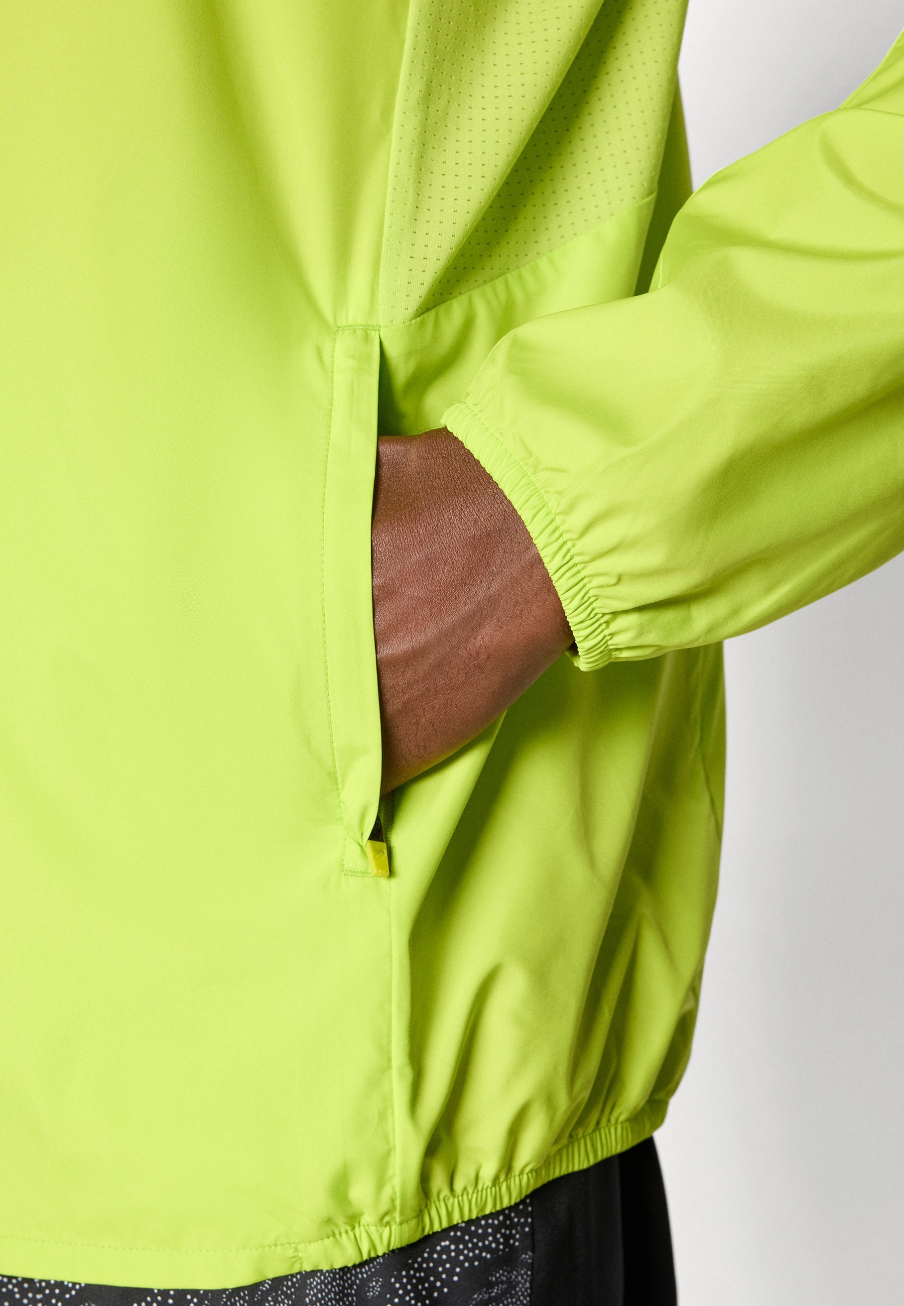 ASICS CORE JACKET - Vetrovka - neónovo limetková