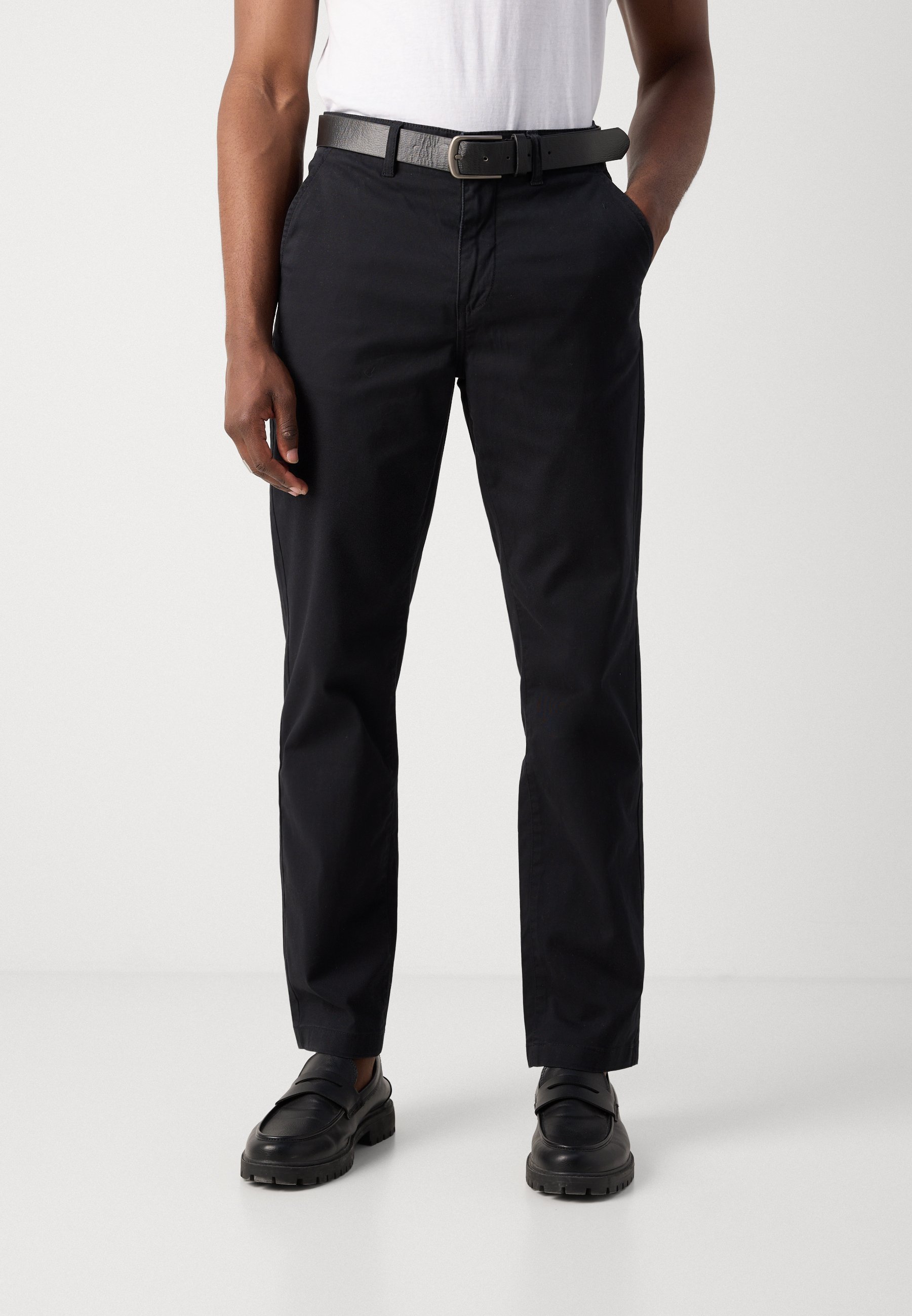 Calça chino Lindbergh SUPERFLEX COM CINTO - preta