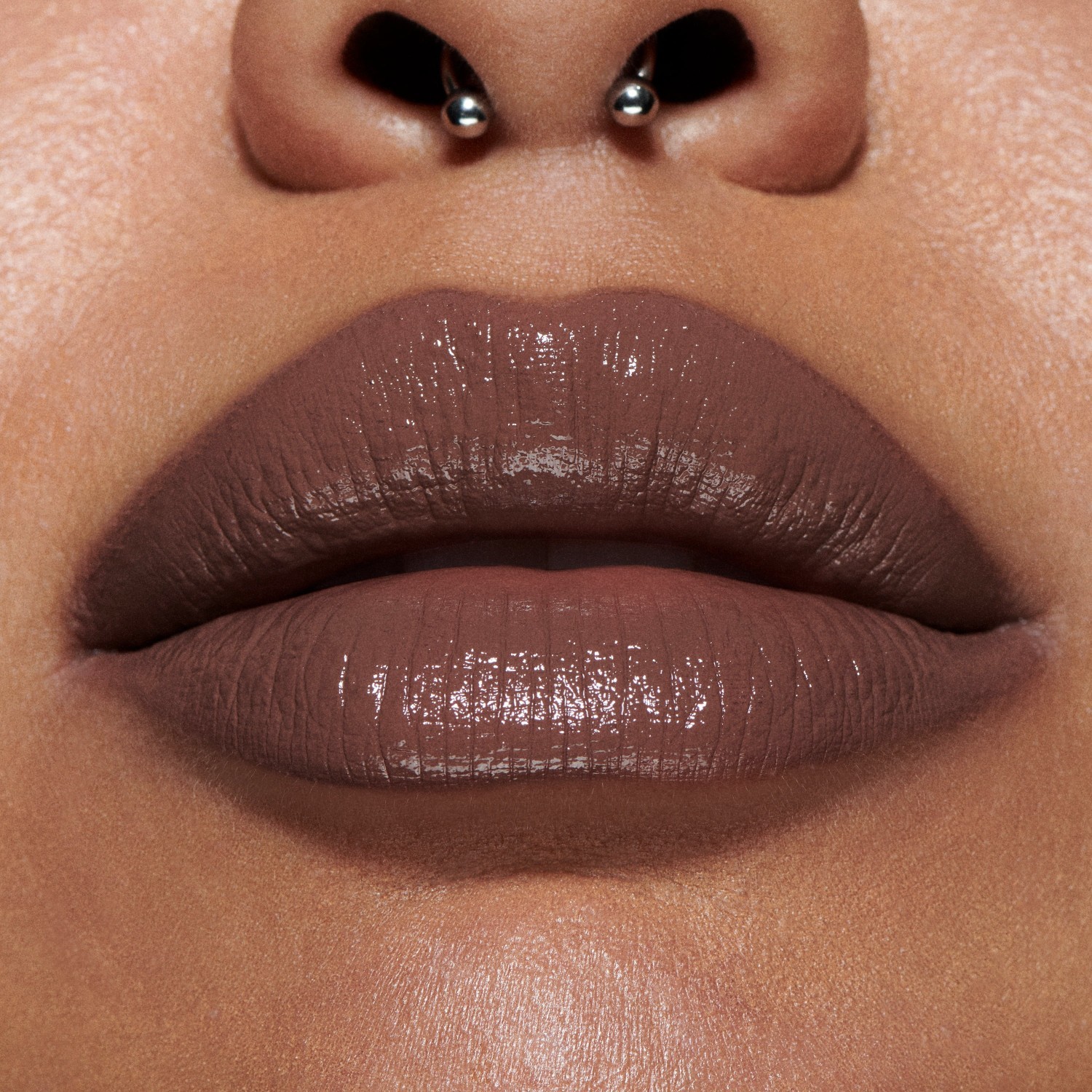MAC lūpų dažai „Intimate Nudes“ MACximal Sleek Satin - 3,5 g