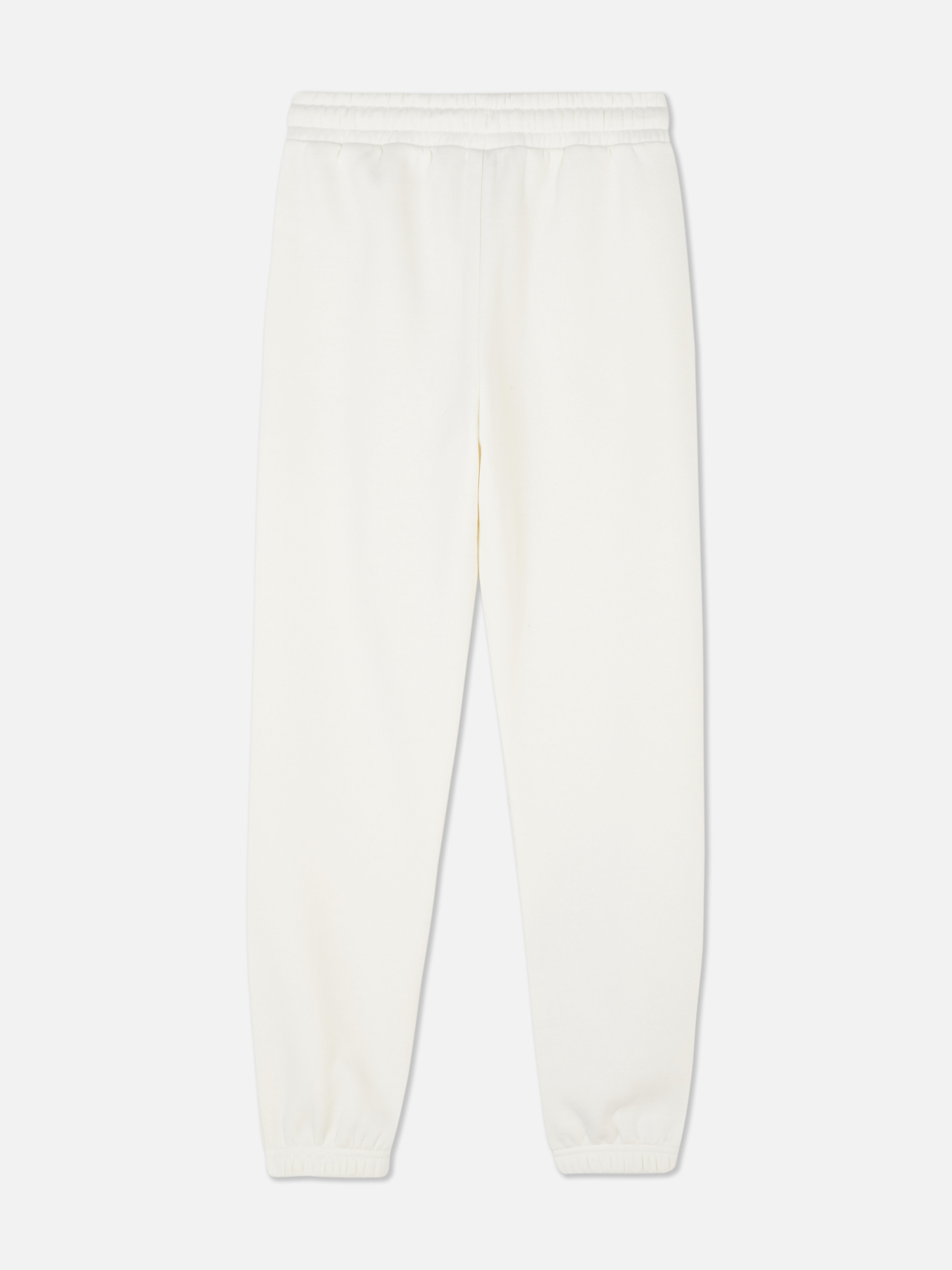 Pantaloni de trening cu șnur în talie cu model Disney Mickey Mouse. Pantaloni de trening cu șnur în talie, buzunare, manșete la gleznă și model Mickey Mouse.