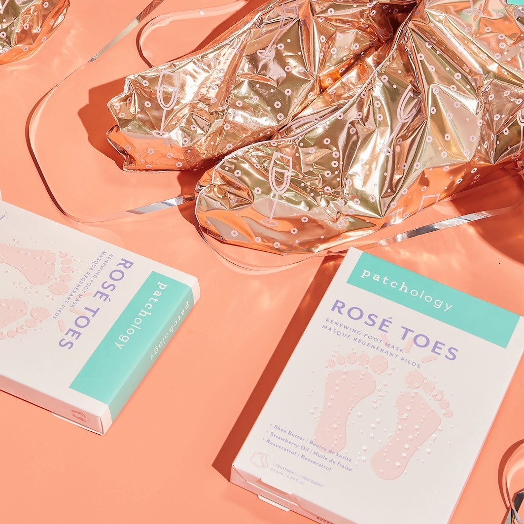 Patchology roku un kāju kopšanas līdzekļu Rosé Toes atjaunojošā pēdu maska - 1 pāris