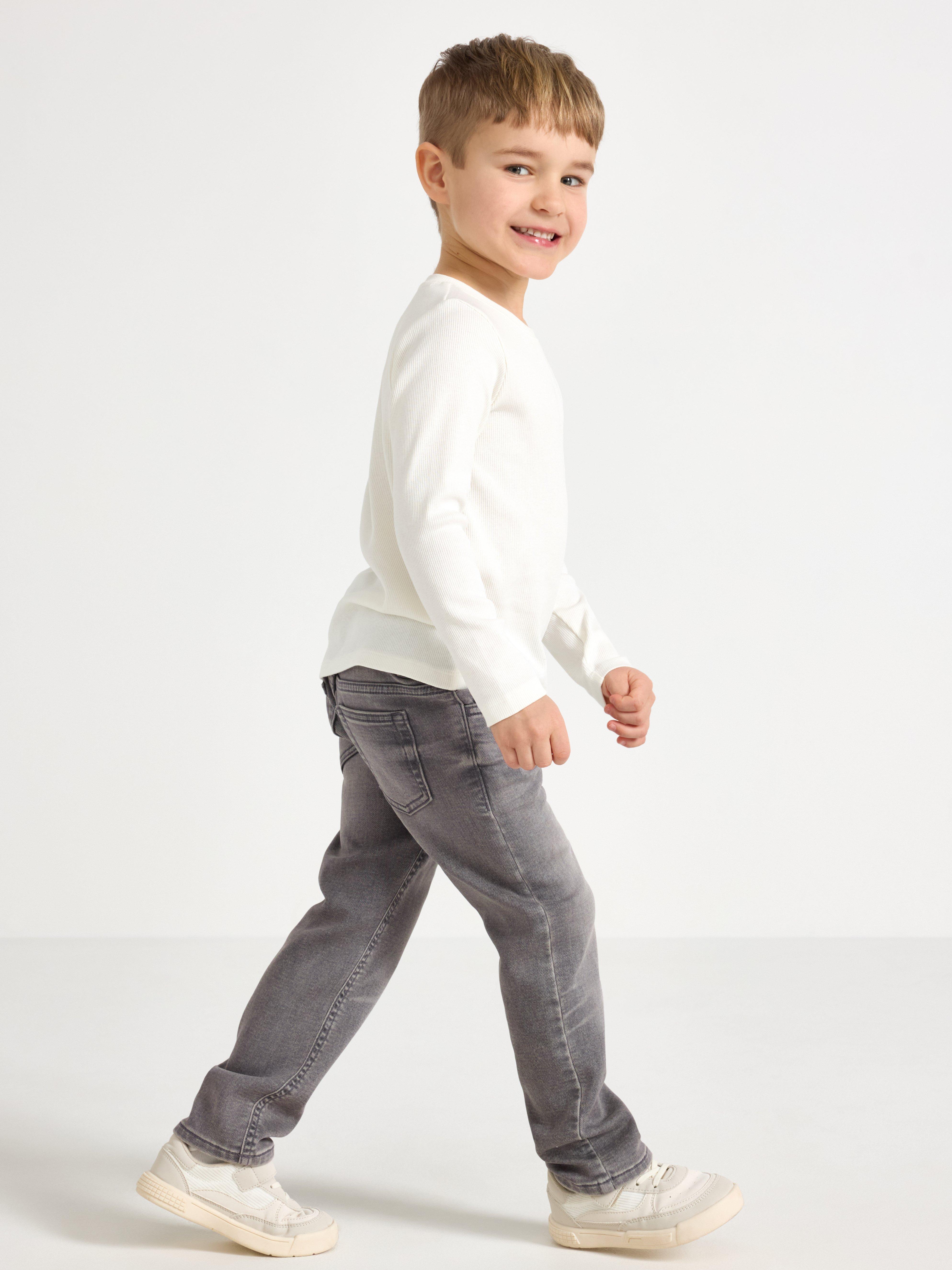 STAFFAN Jeans de pierna recta en mezclilla gris