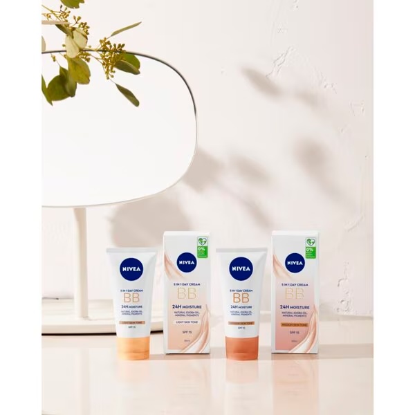 NIVEA BB krema 5 v 1 SPF15 za svetle tipe kože<br>50 ml - za vse tipe kože