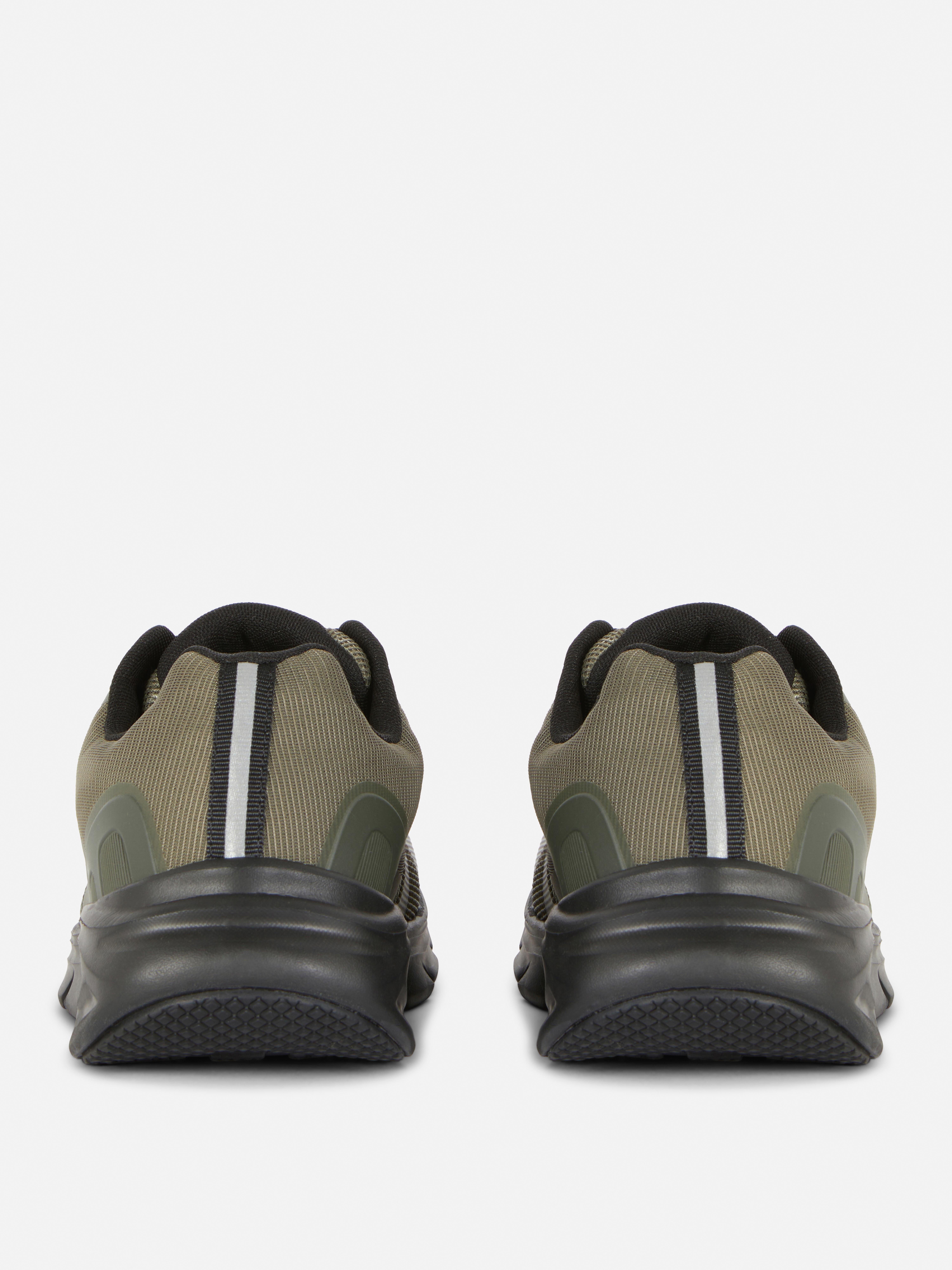 Sneakers stringate Sneakers stringate con tomaia con inserti