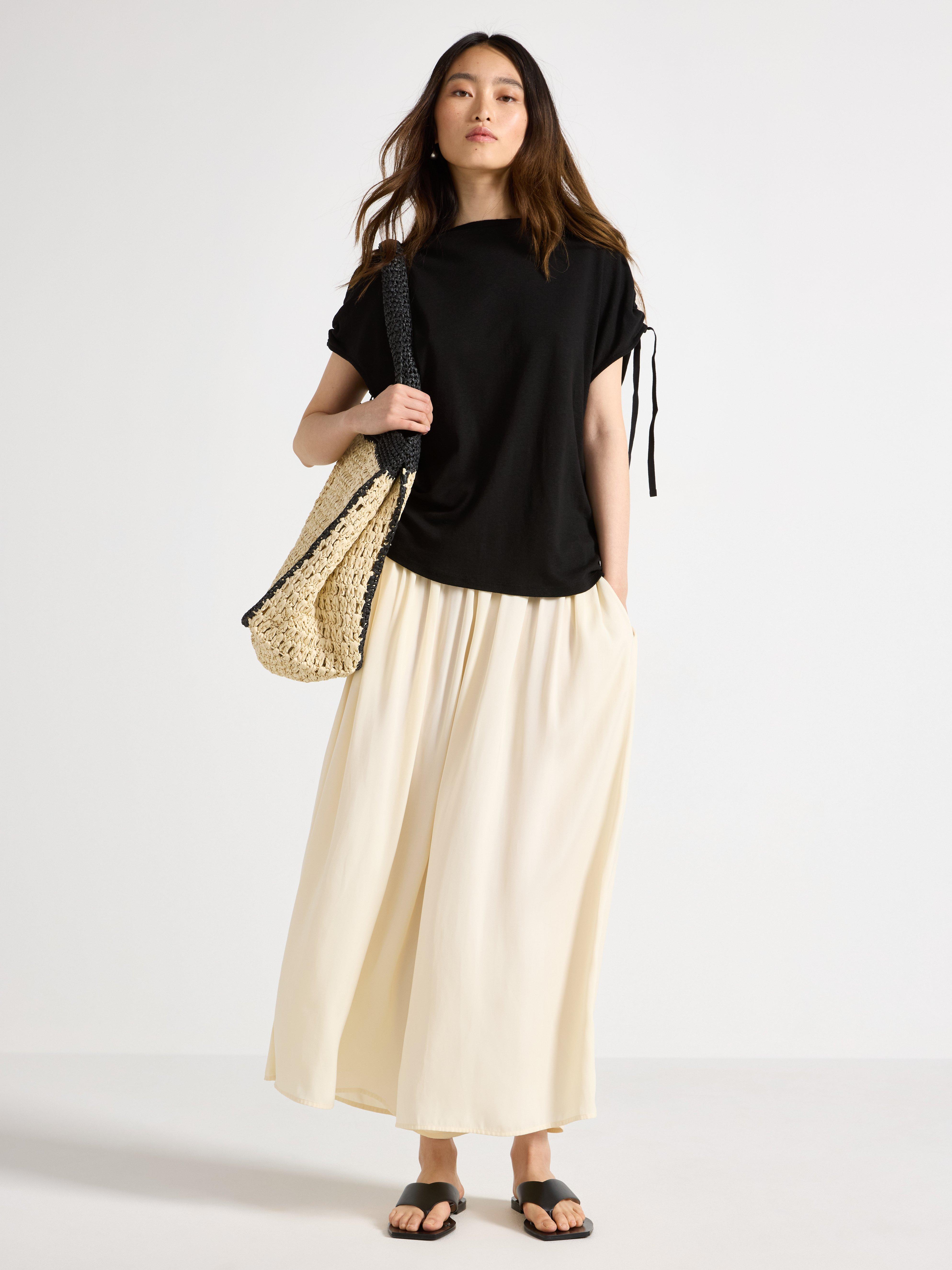 Top de mezcla de lino negro