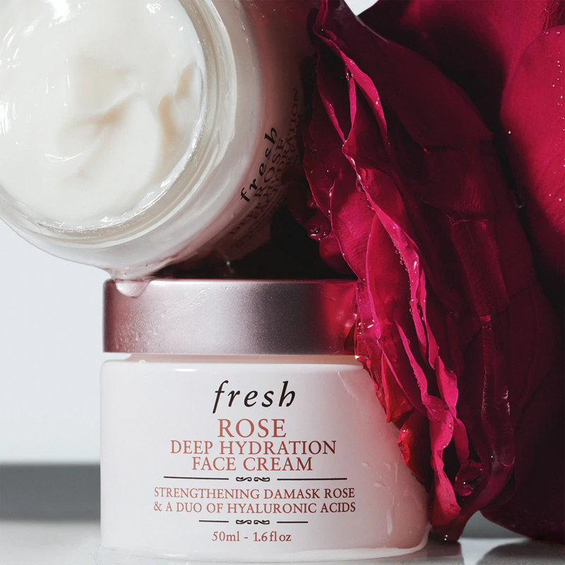 Fresh Rose Deep Hydration Face Cream, een hydraterende gezichtscrème met hyaluronzuur.