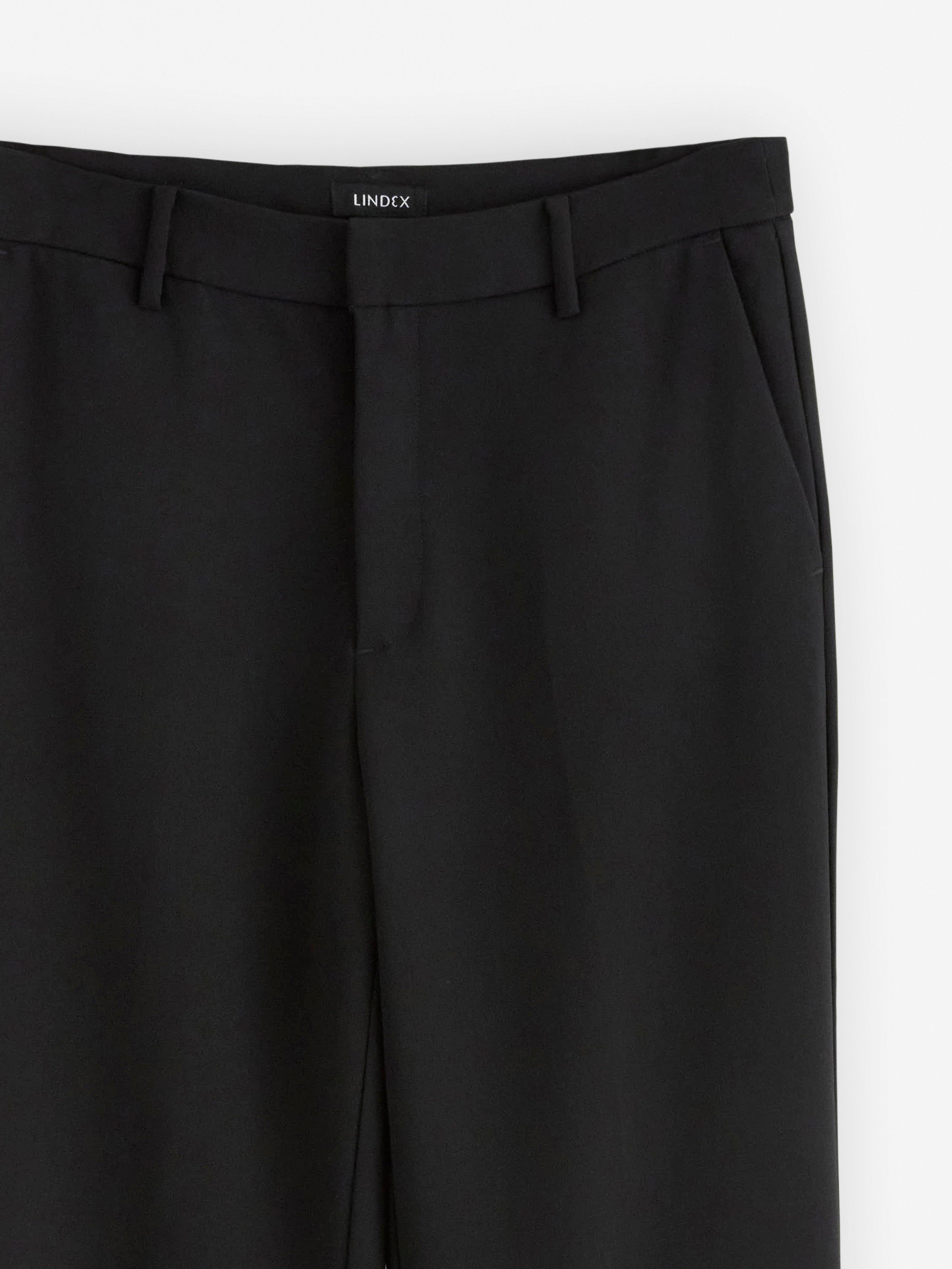 Calça reta NOOR com cintura normal, preta.