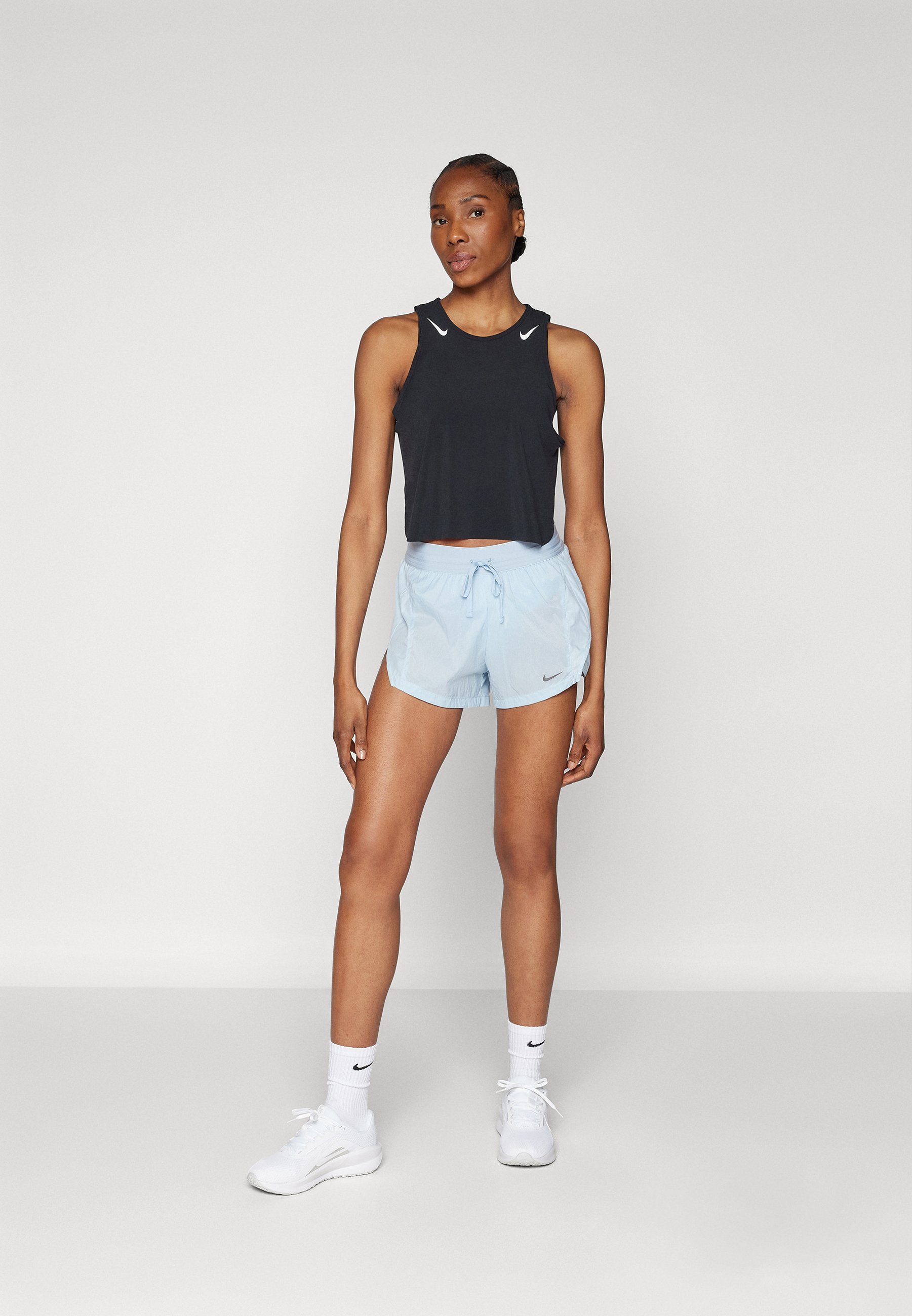 Nike Performance CROP TANK - Topp - must/valge